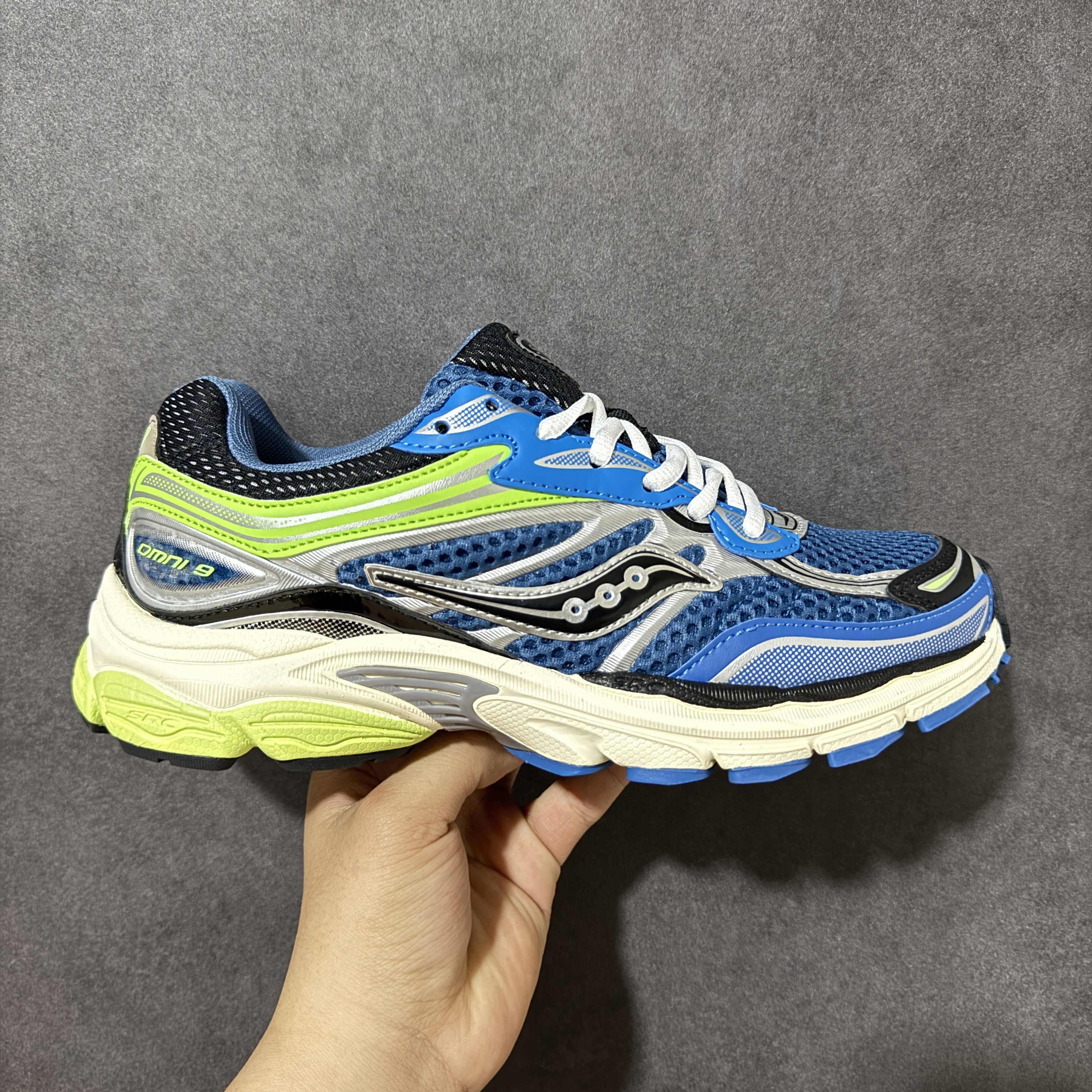 Saucony ProGrid Omni 9 OG