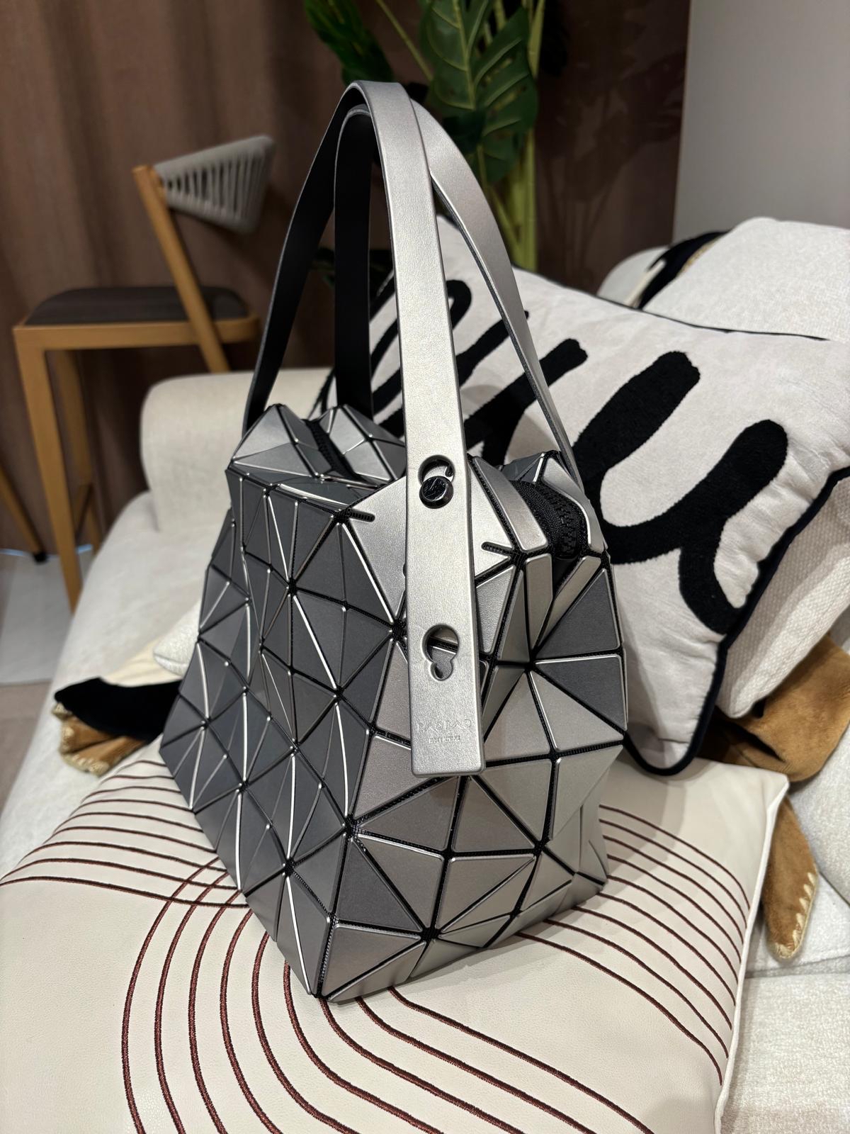 Issey Miyake Bao Bao Boston Bag 100%Authentic, 98%New ✅Dust bag