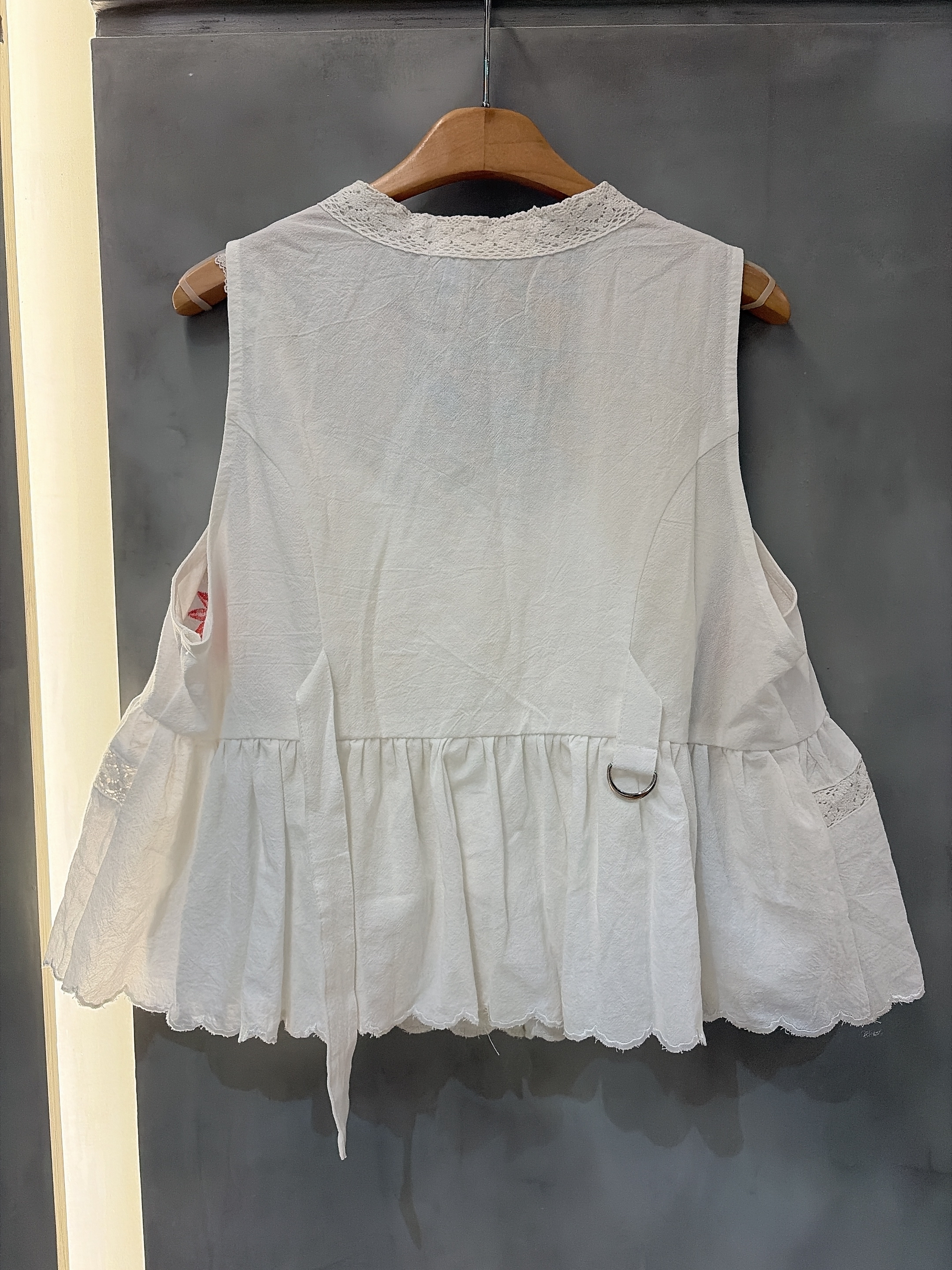 繡花白色blouse