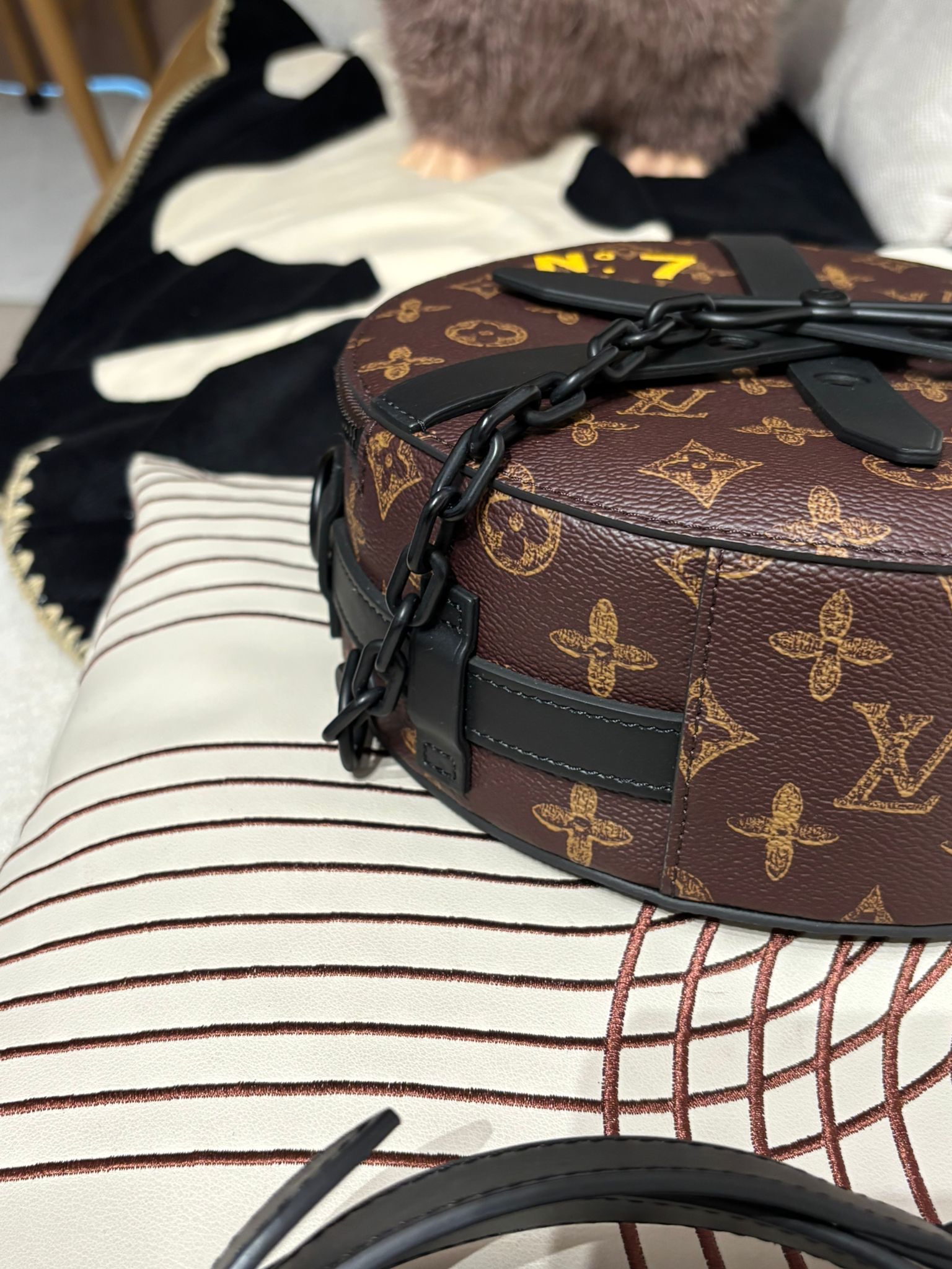 Lv wheel box bag limited edition M59706 trunk 100%Authentic, 99%New ✅Dust bag✅Box