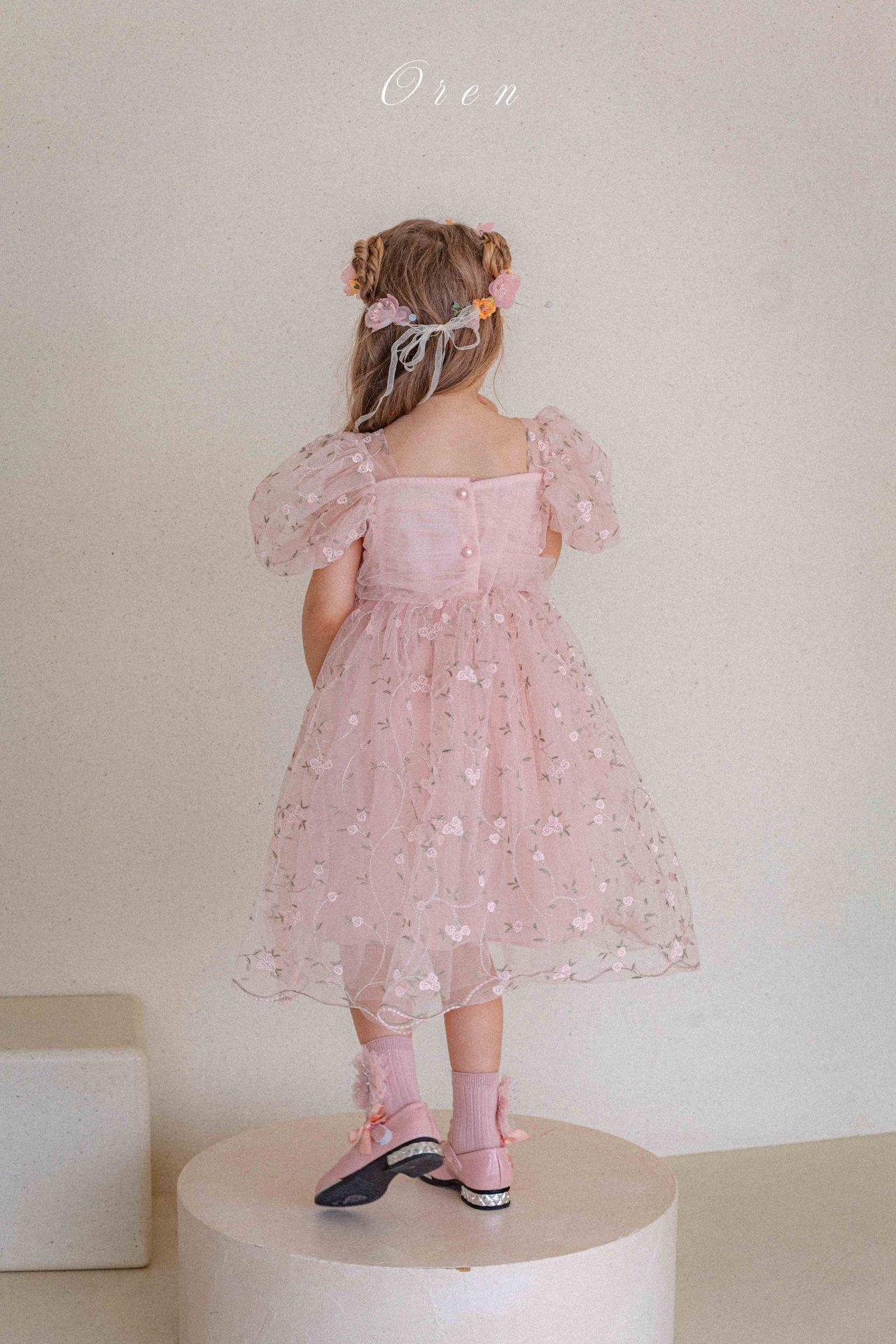 ☀️預訂 韓國直送☀️🇰🇷Oren Roslyn Bloom兩色花卉刺繡泡泡袖包屁裙/連身裙