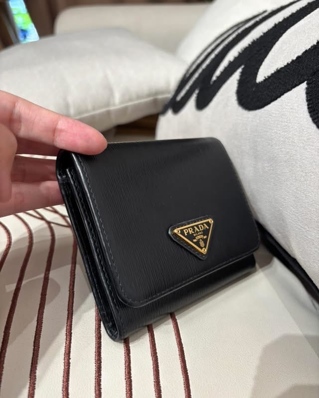 Prada short wallet calfskin 100%Authentic, 95%New