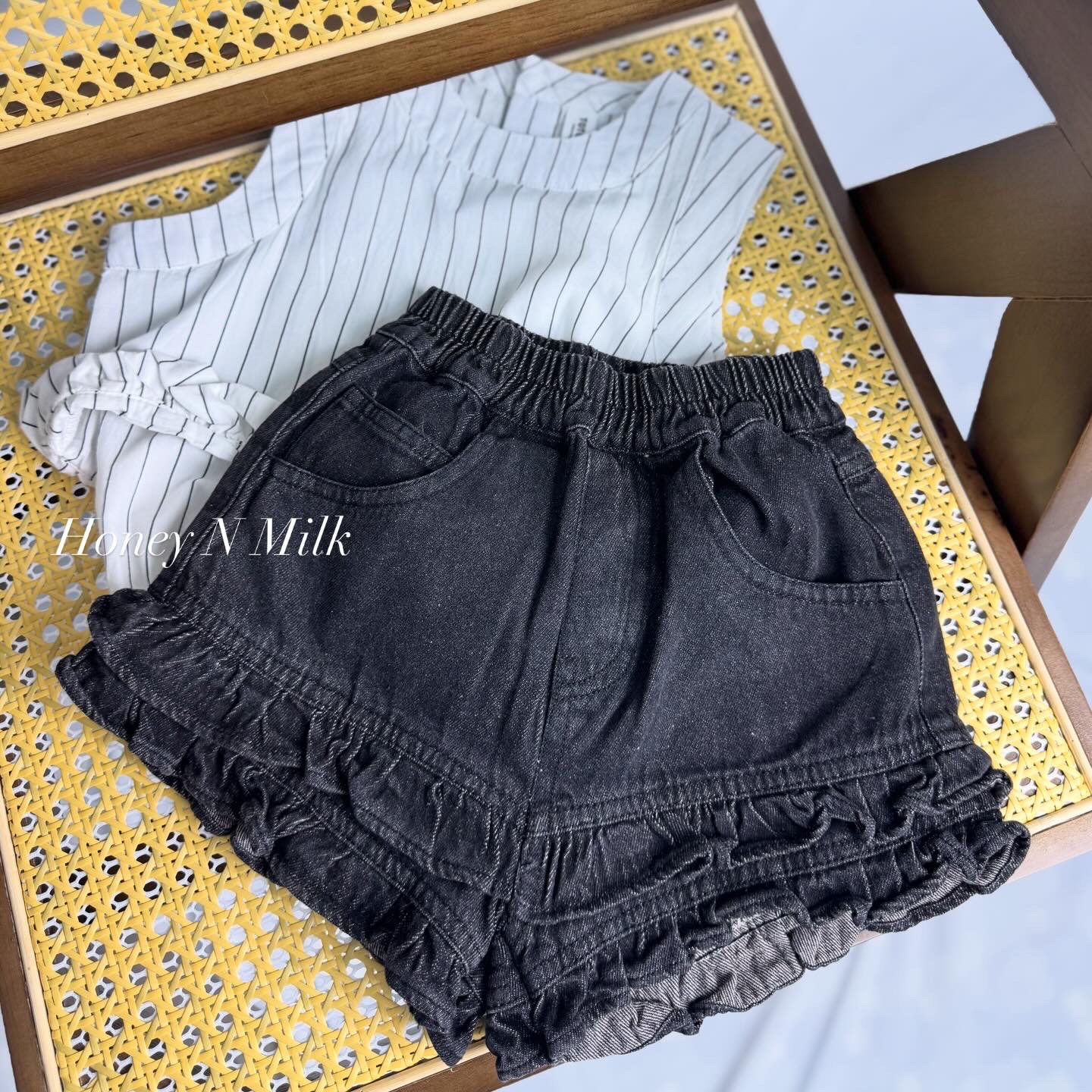TOTOLO Ruffled Black Shorts