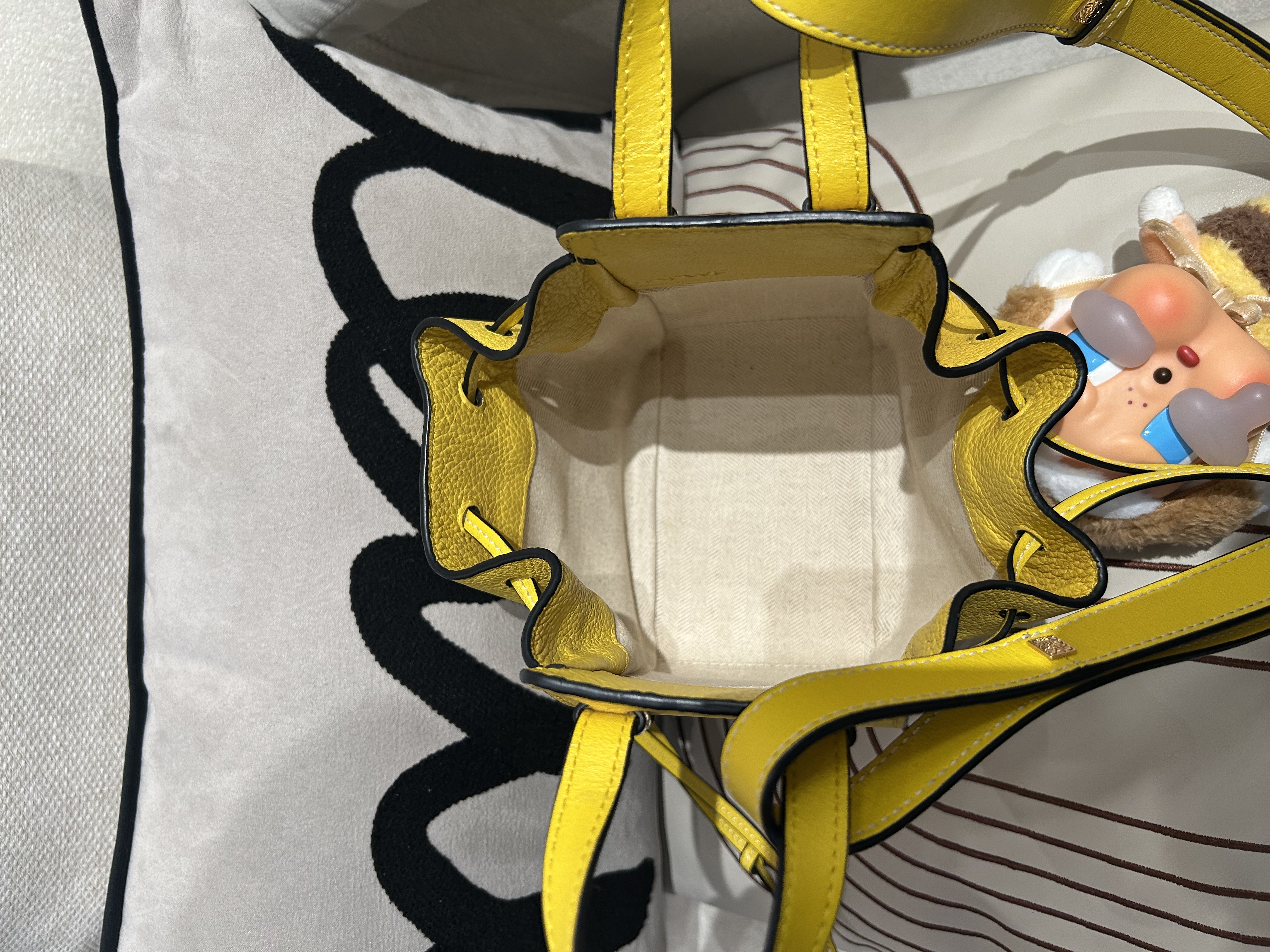 Loewe mini hammock 100%Authentic,95%new ✅booklet✅dust bag 