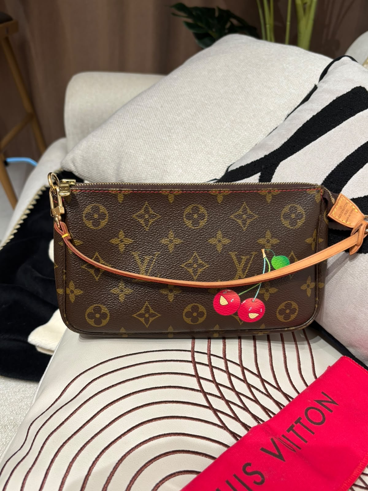 Lv pochette Takashi Murakami Monogram Cherry Pochette Accessoires 單肩包（limited edition ） 100%Authentic, 98%New ✅Dust bag ✅Box