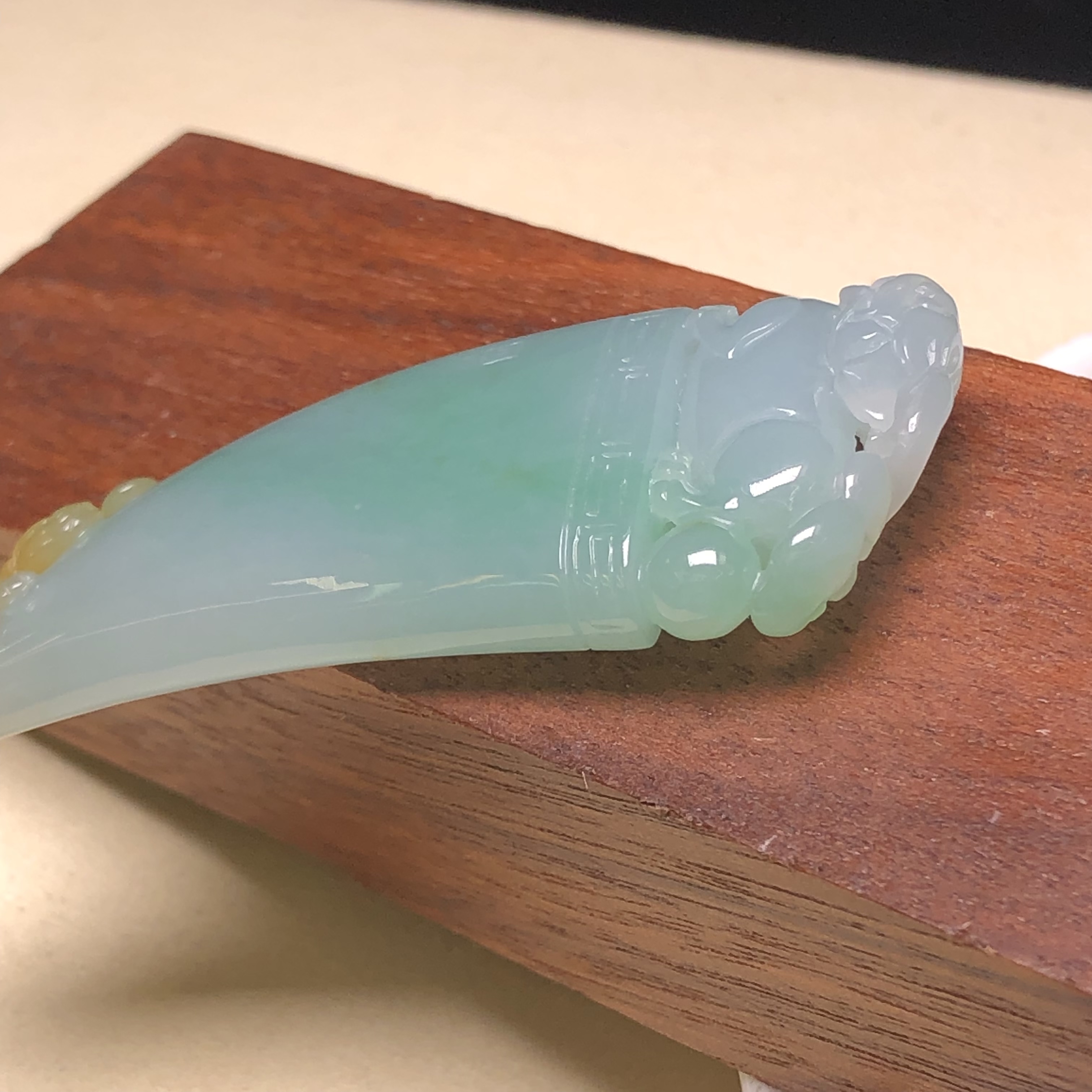 YK00295 翠色帶翡龍牙吊墜