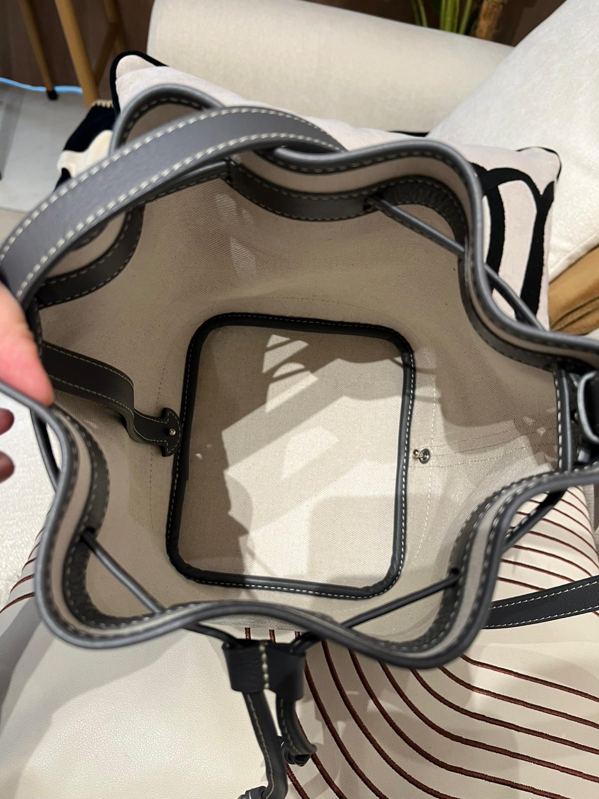 Goyard petit flot bucket bag Grey 100%Authentic,99%new unused ✅25年專門店收據✅dust bag