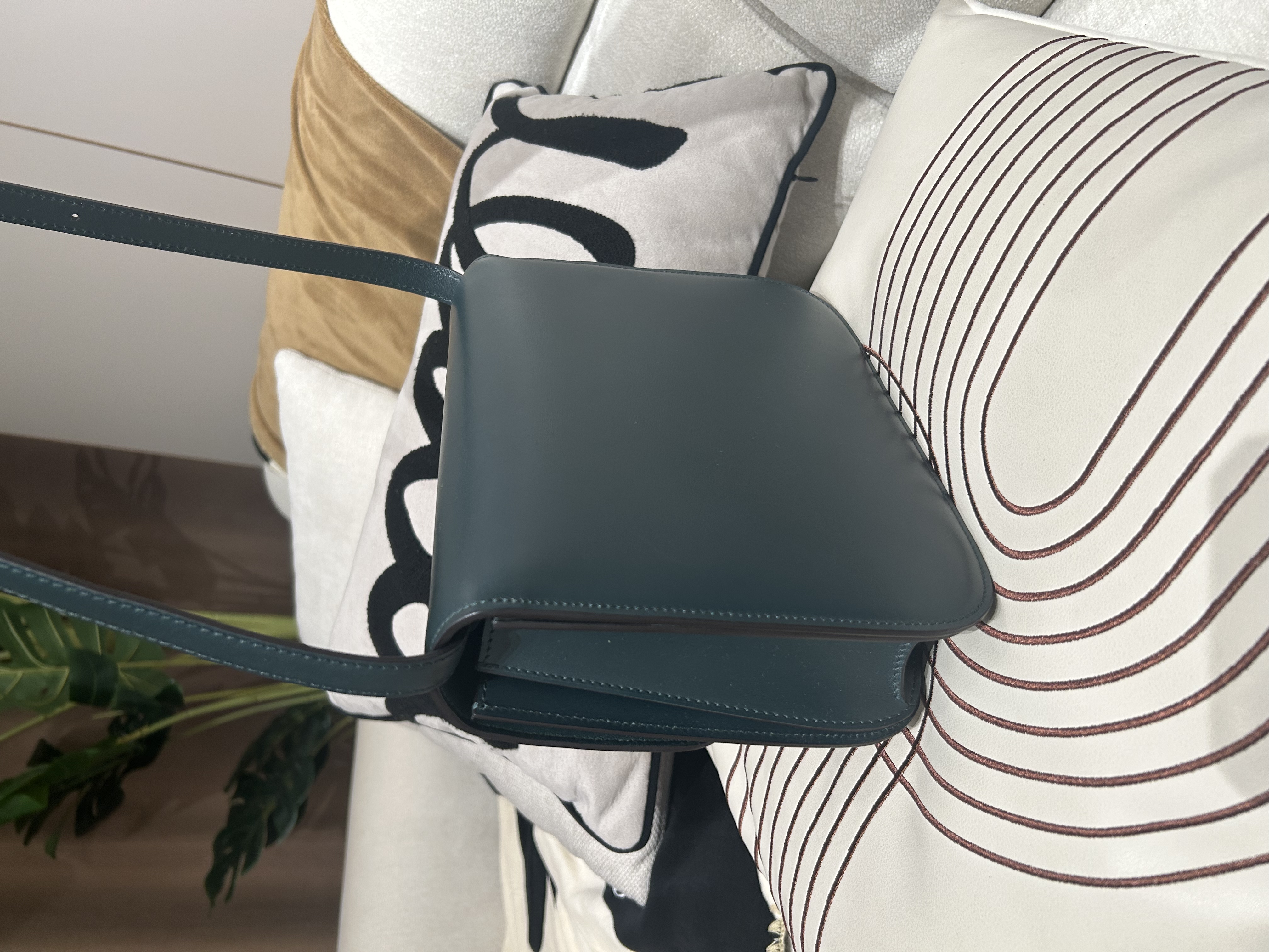 Celine box medium classic 100%Authentic , UNUSED✅dust bag 