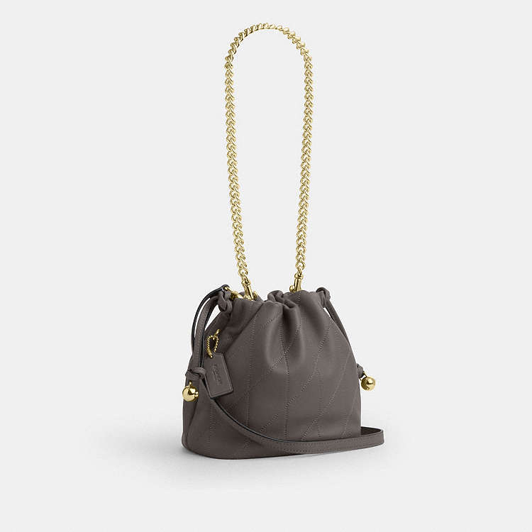 🇺🇸✈️🇨🇦Coach outlet 特別灰色🩶 Faye Mini Drawstring Bag With Quilting現貨🤩