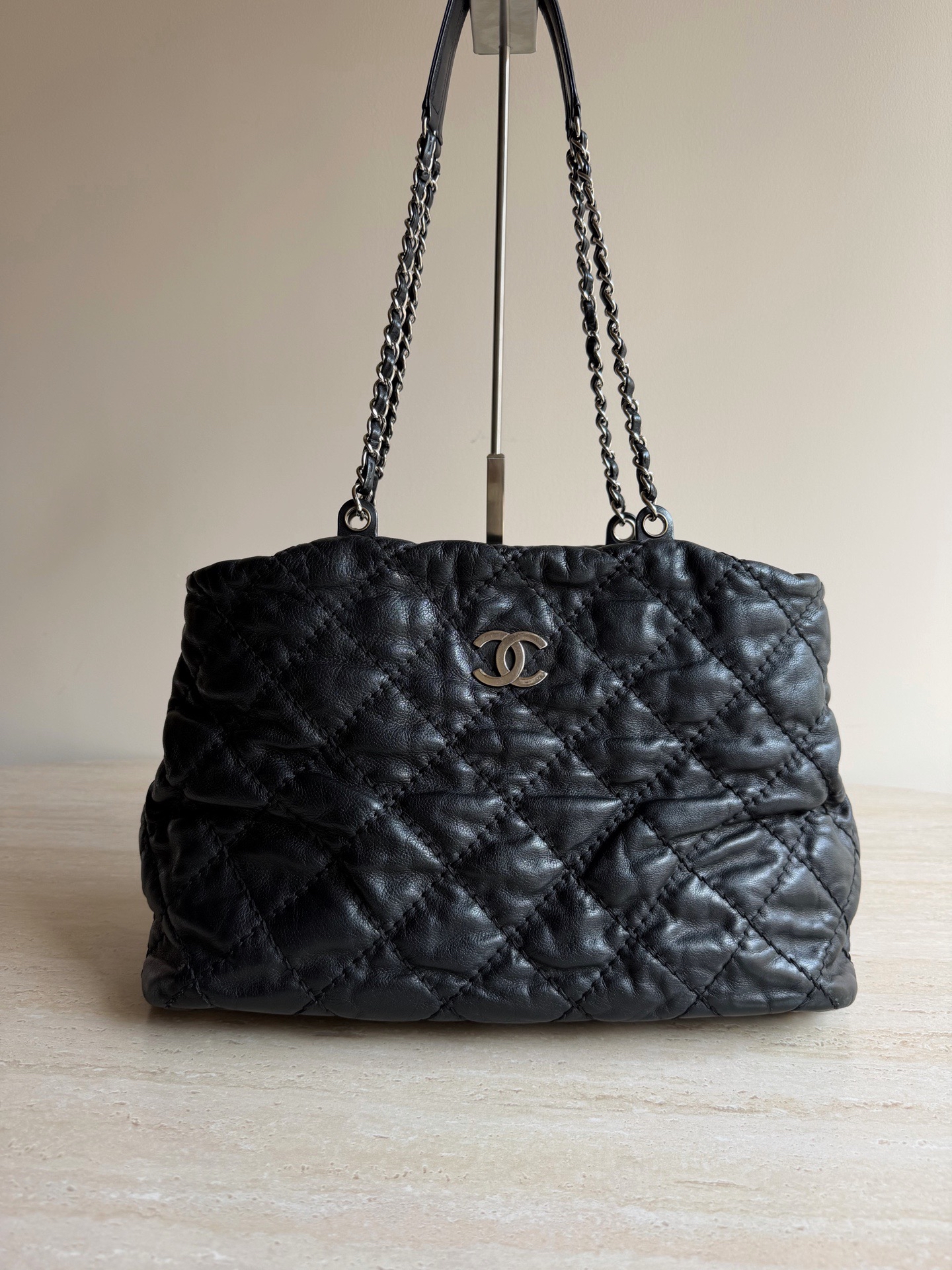 【預訂貨品】Chanel黑色牛皮泡芙tote bag