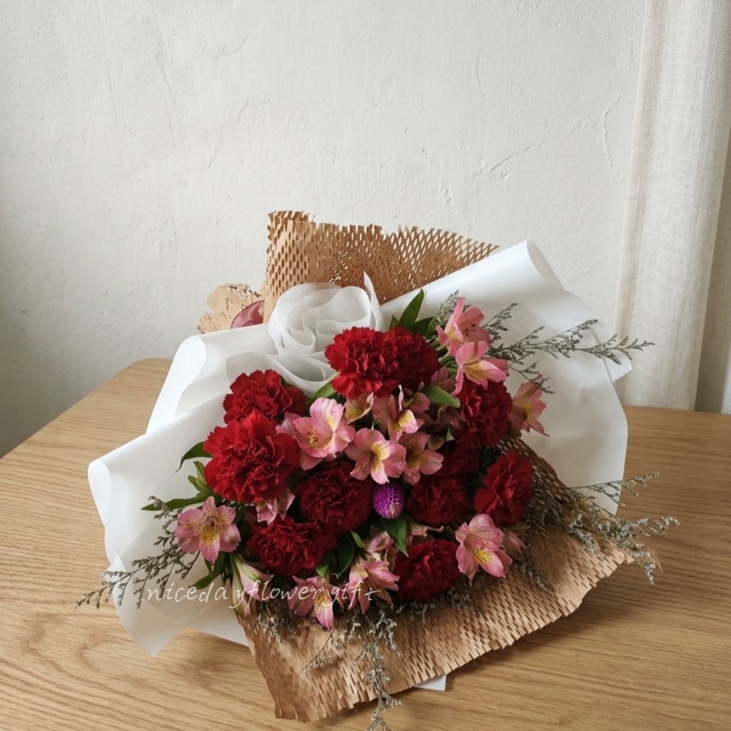 BA49M 康乃馨小百合花束