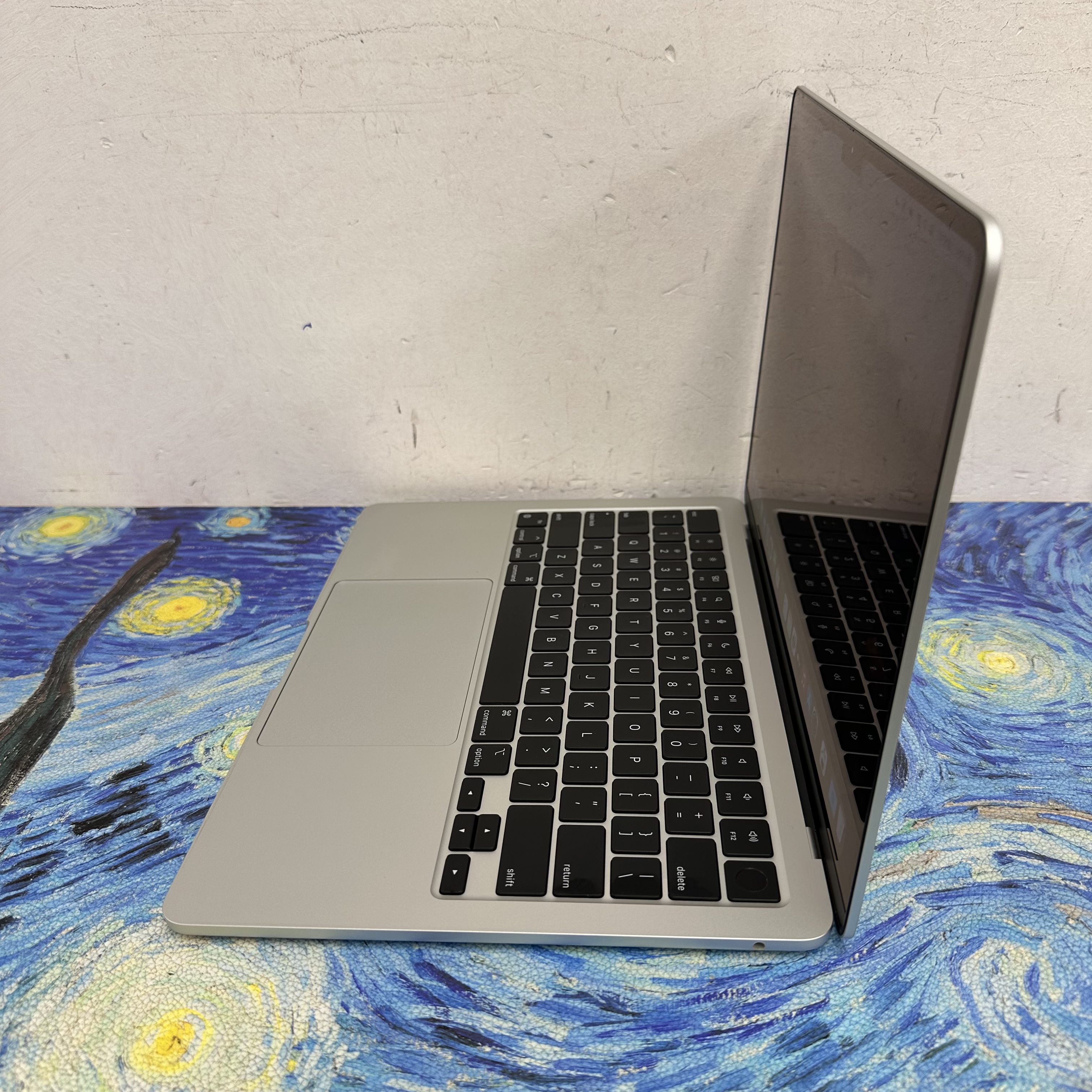 #5963 APPLE  MacBook Air M2 2023 M2 CPU/8GB Ram/256GB SSD/8核心GPU/Liquid Retina Mon/13吋/銀色/Gaming Laptop / Notebook / MacBook Pro / Apple