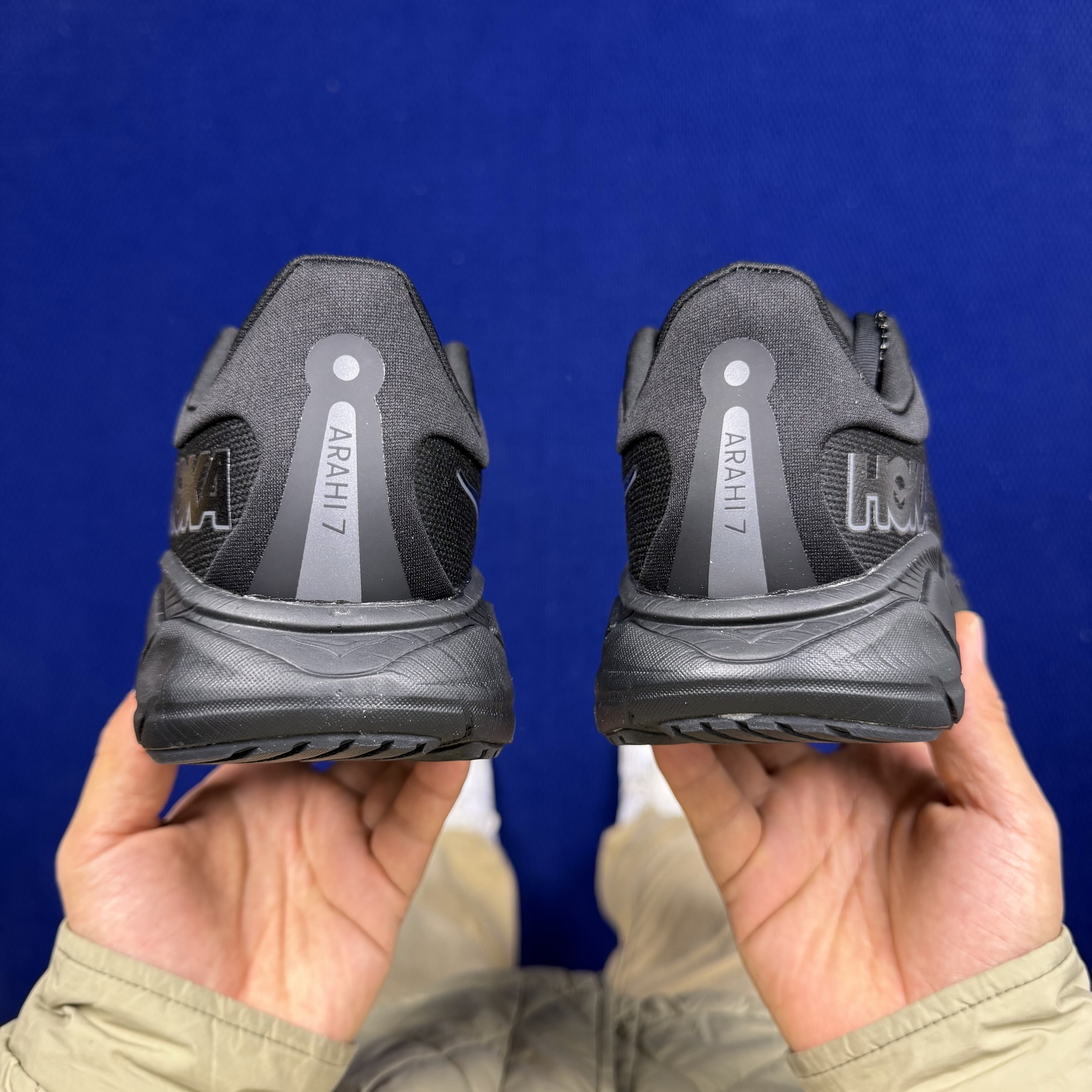 Hoka One One Arahi 7