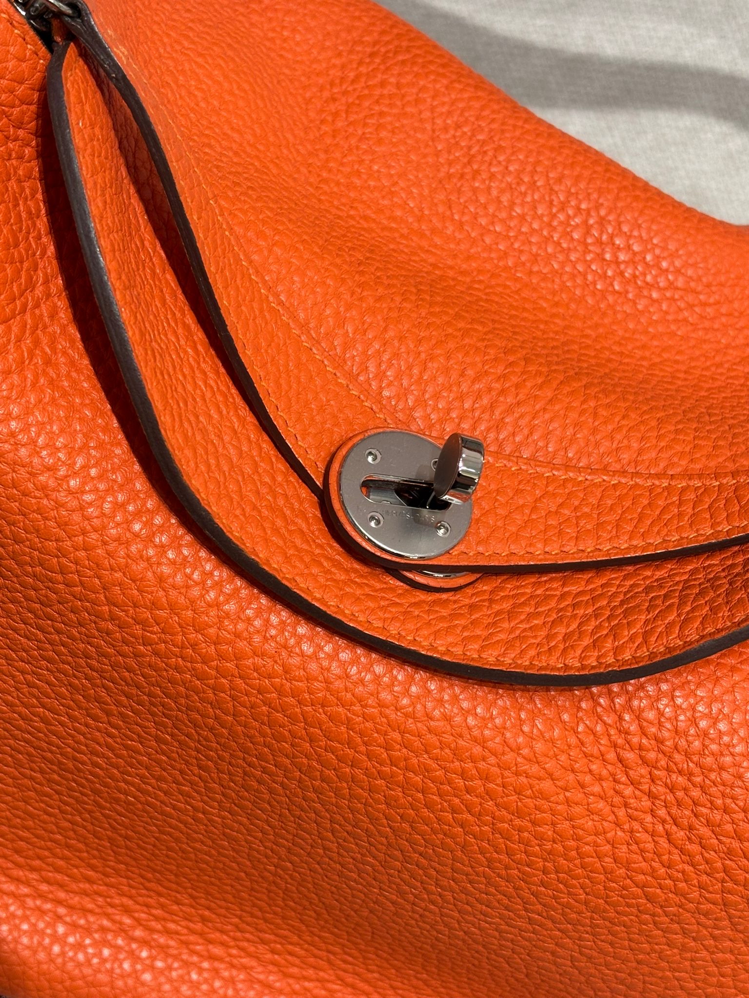 Hermes Lindy 30,Stamp T 愛瑪仕橙 100%Authentic, 95%New ✅Dust Bag✅Rain coat✅Box