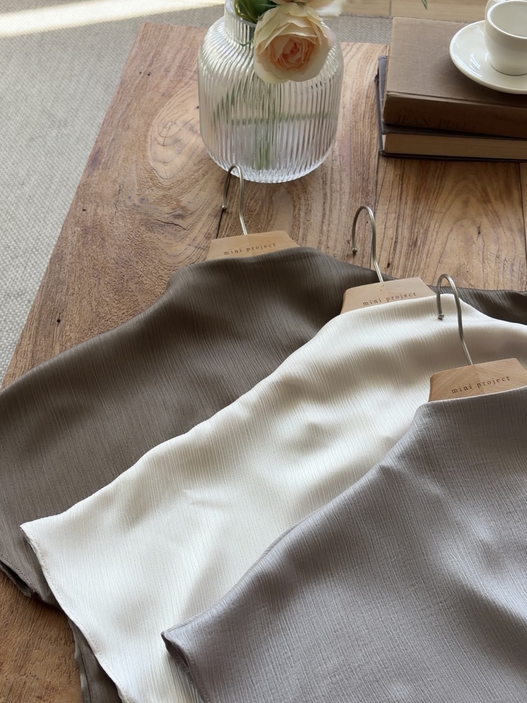 Claudette Silky Pleated Top (Ivory)