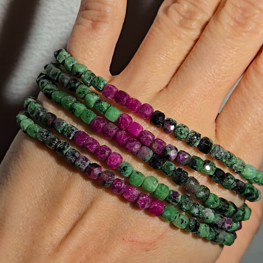 Faceted ruby in zoisite bead bracelets with UV - JW79