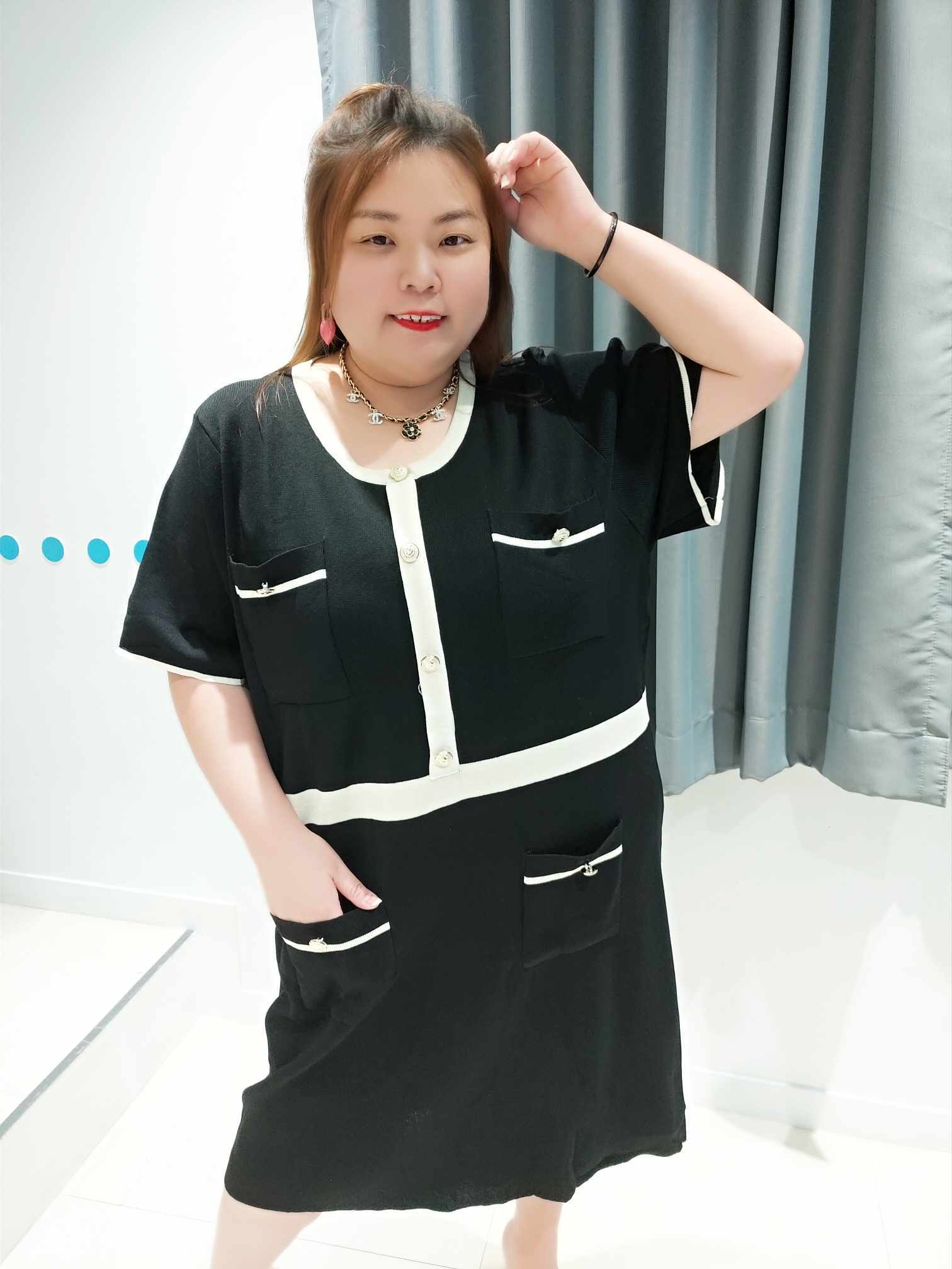 DSE01 排扣设计针织连身裙