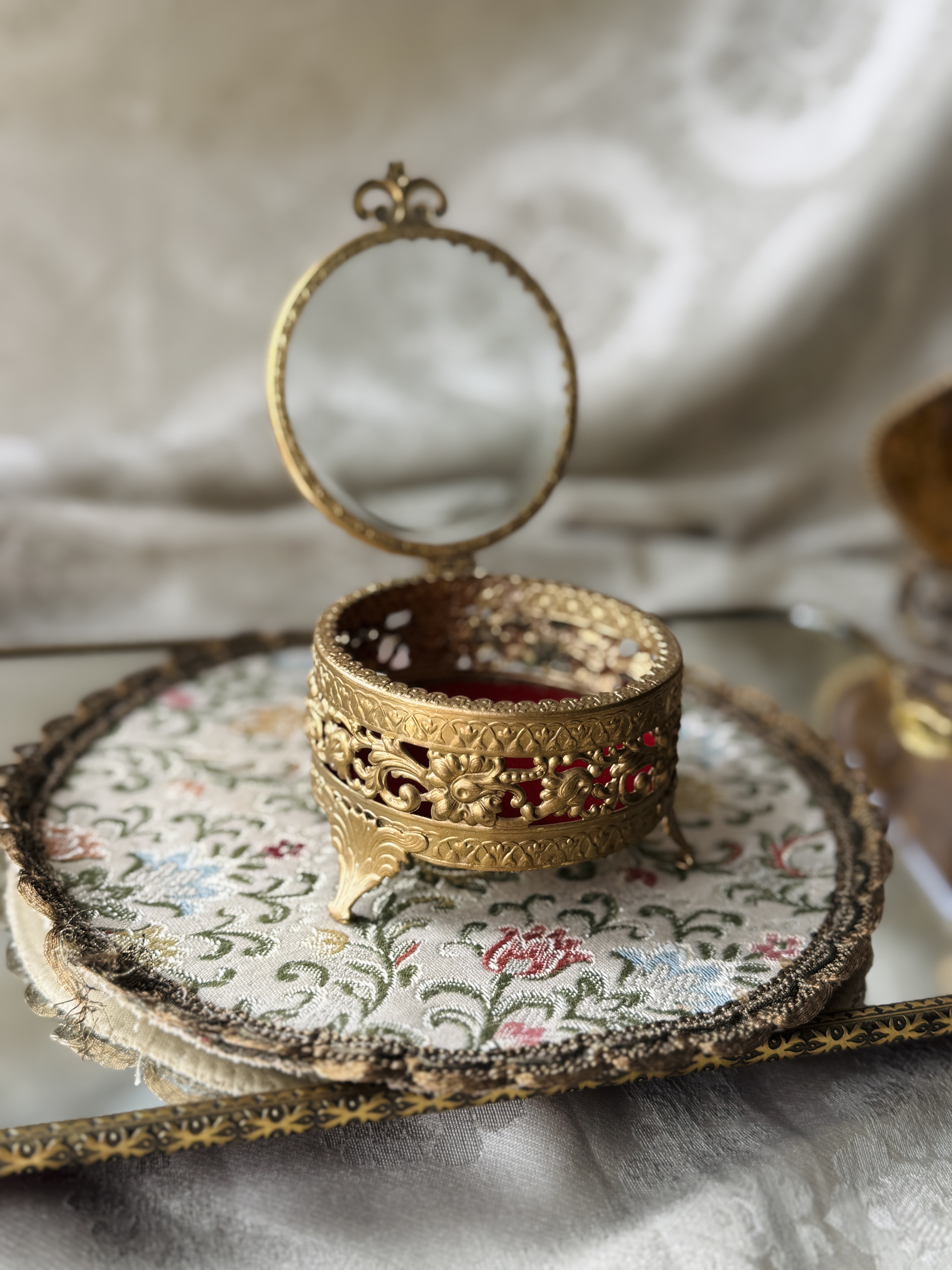 Vintage Mid-Century Round Ormolu Vanity Trinket Box - 8cm(MT2493)