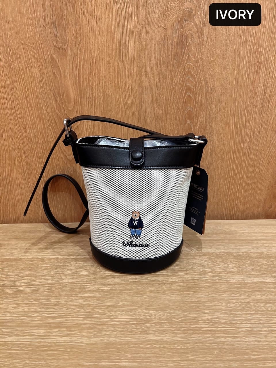 WHB25 WHO.A.U: Steve Bucket Bag