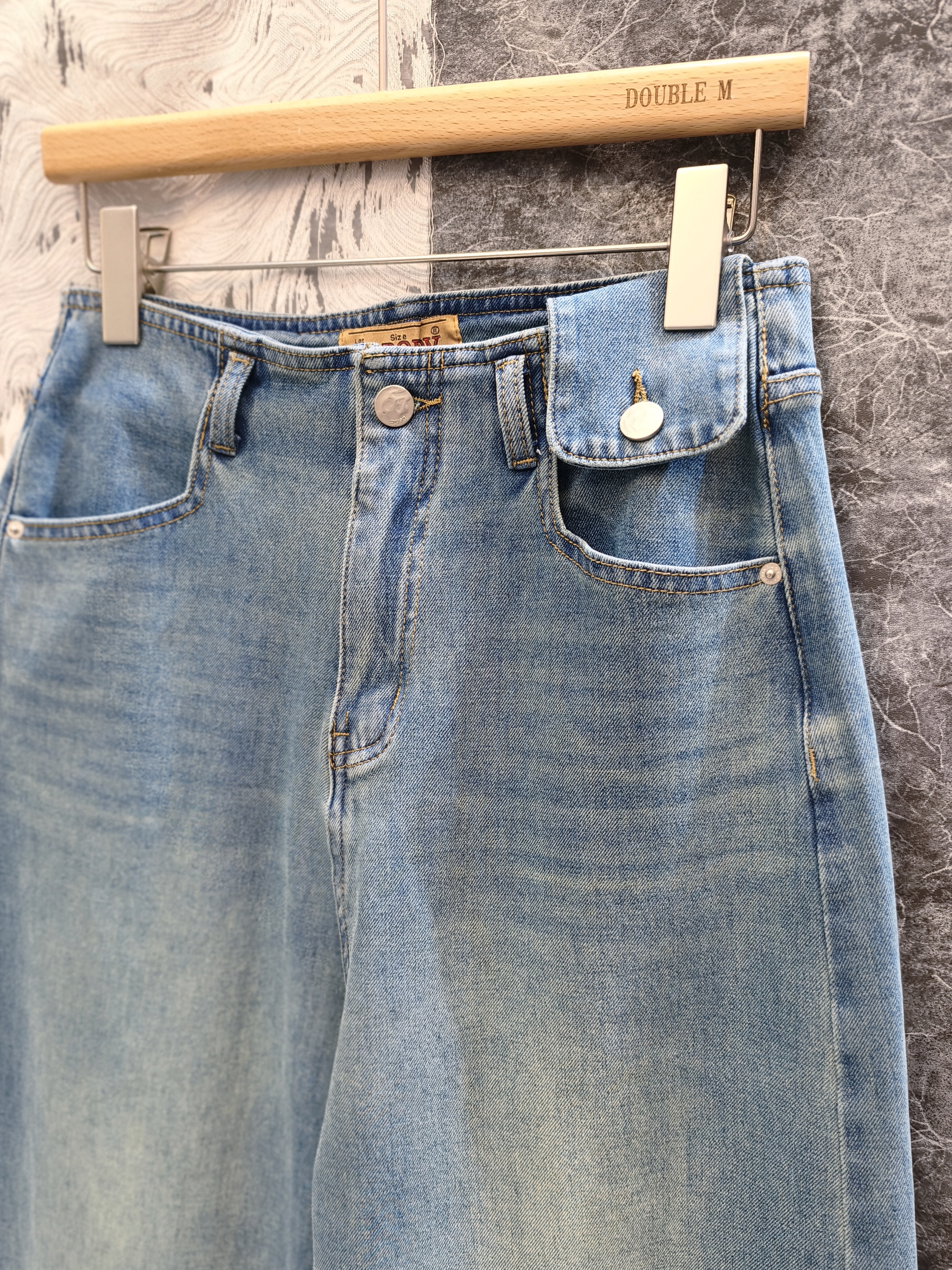 闊筒做舊色牛仔褲