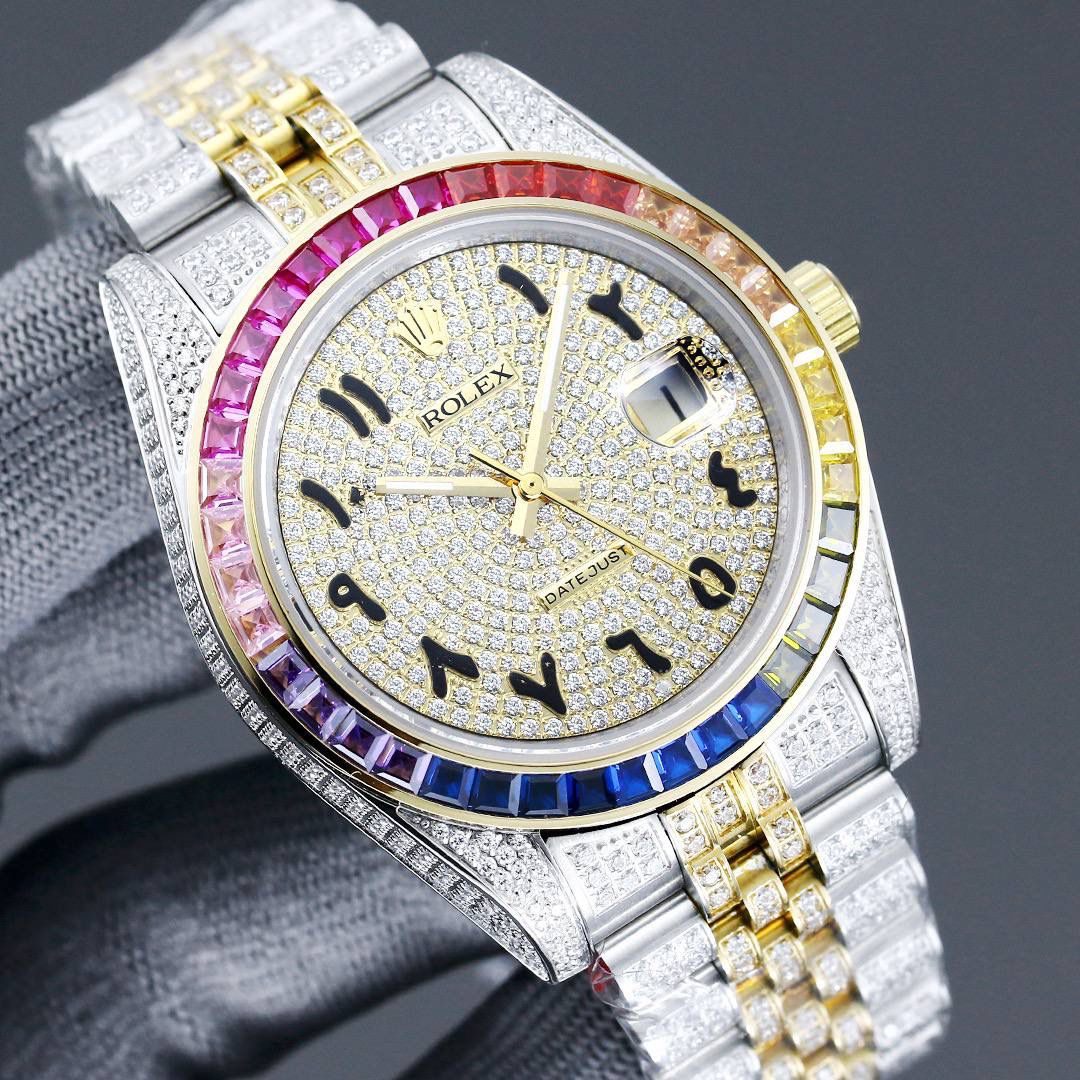 土豪版满钻日志 震撼来袭！ 劳^_^ROLEX蚝式恒动日志系列，堪为宝石镶嵌腕表系列之瑰宝。 永恒黄金腕表镶嵌最珍稀的钻石，充分展现劳力士在宝石镶嵌方面的非凡技艺。 品牌:Rolex劳力士 系列:日志系列腕表 机芯:4813机芯 表带:镶钻精钢表链 尺寸:41mm 材料:316精钢+蓝宝石玻璃✨