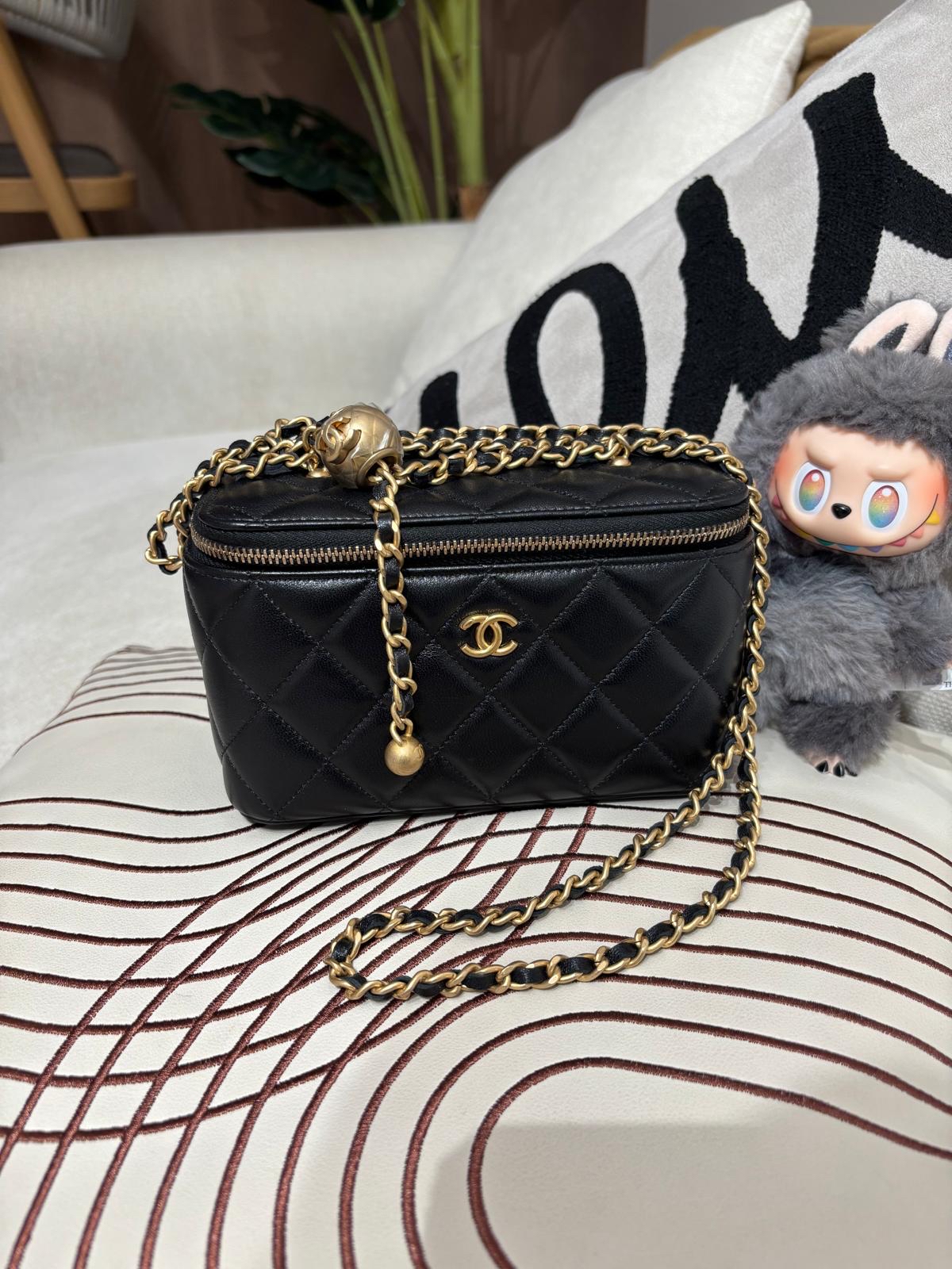 全新 Chanel vanity with pearl crush 黑色羊皮金球長盒子 100%Authentic ,全新未使用品 ✅晶片✅dust bag✅盒