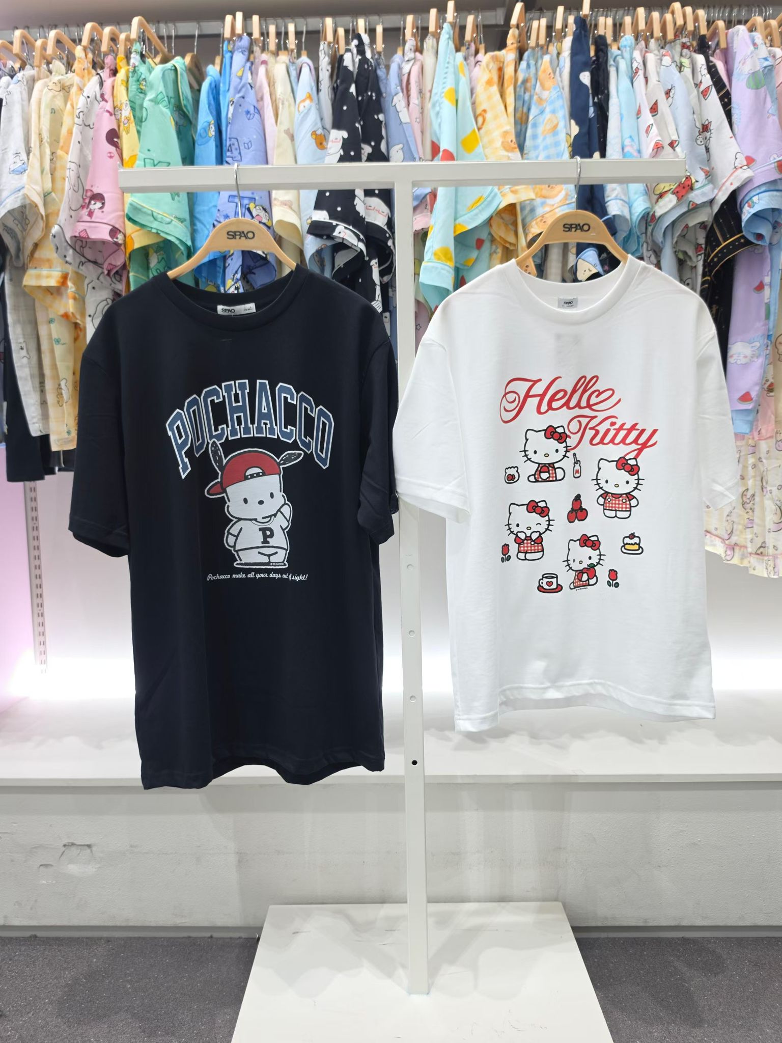 🧸SPAO🧸韓國專門店/免稅店。$138件。多款選擇。SPAO x Sanrio /線條小狗 聯名 新款短䄂Tee😍
