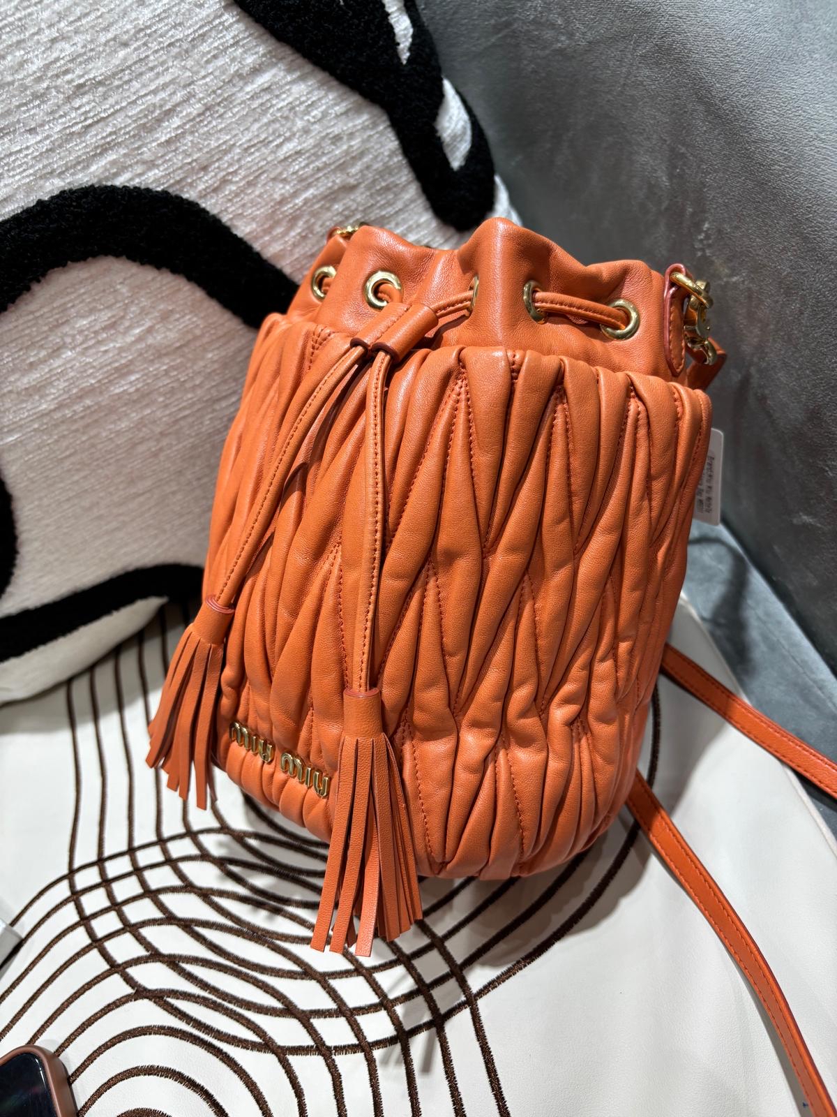 Miu Miu Matelassé Bandoliera bag model 5BE014,2019年 100%Authentic, 98%New ✅證書✅Dust bag