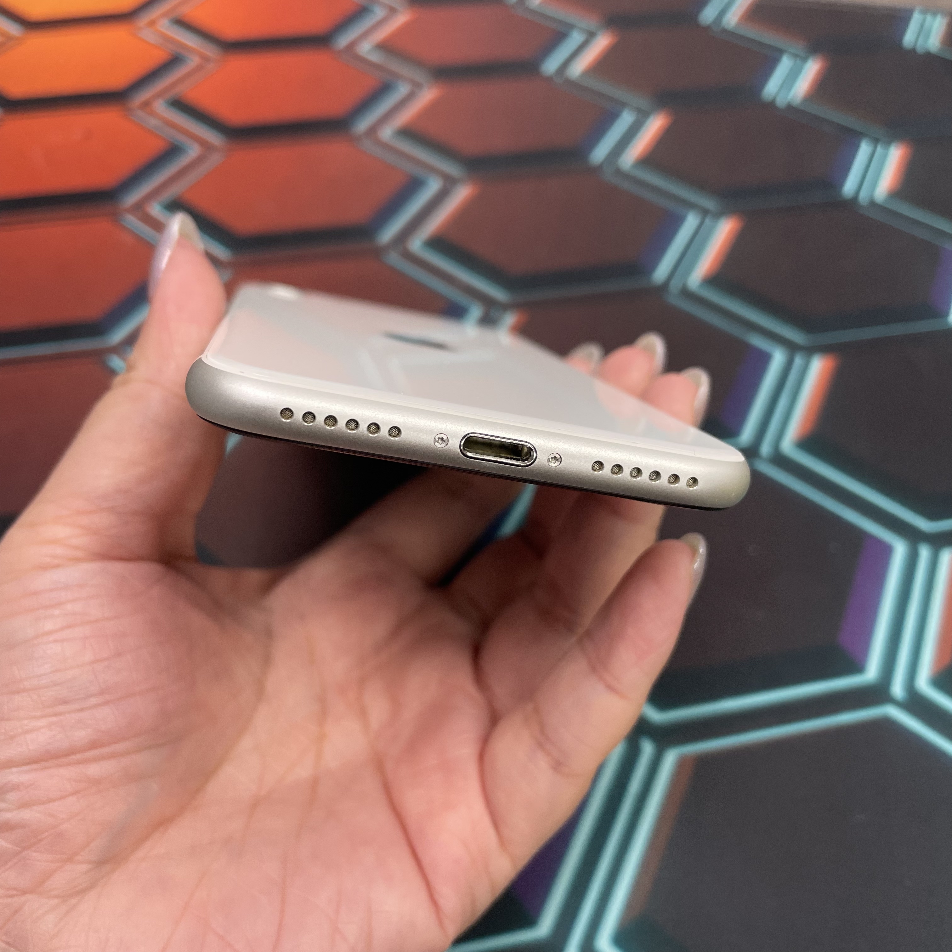 *7008 SE 2 勁靚機 128GB 電71 白色 white
