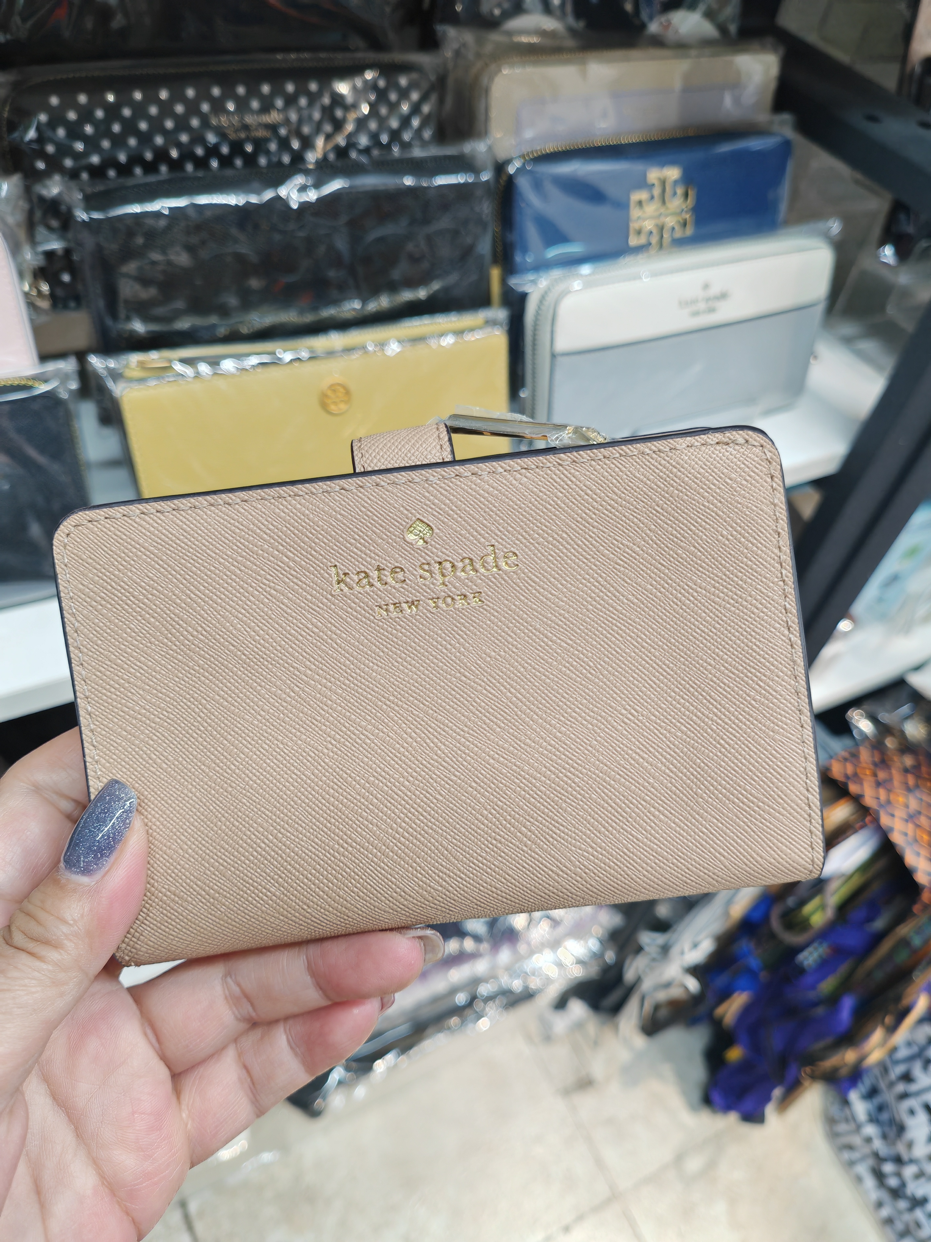 Kate spade medium wallet light fawm