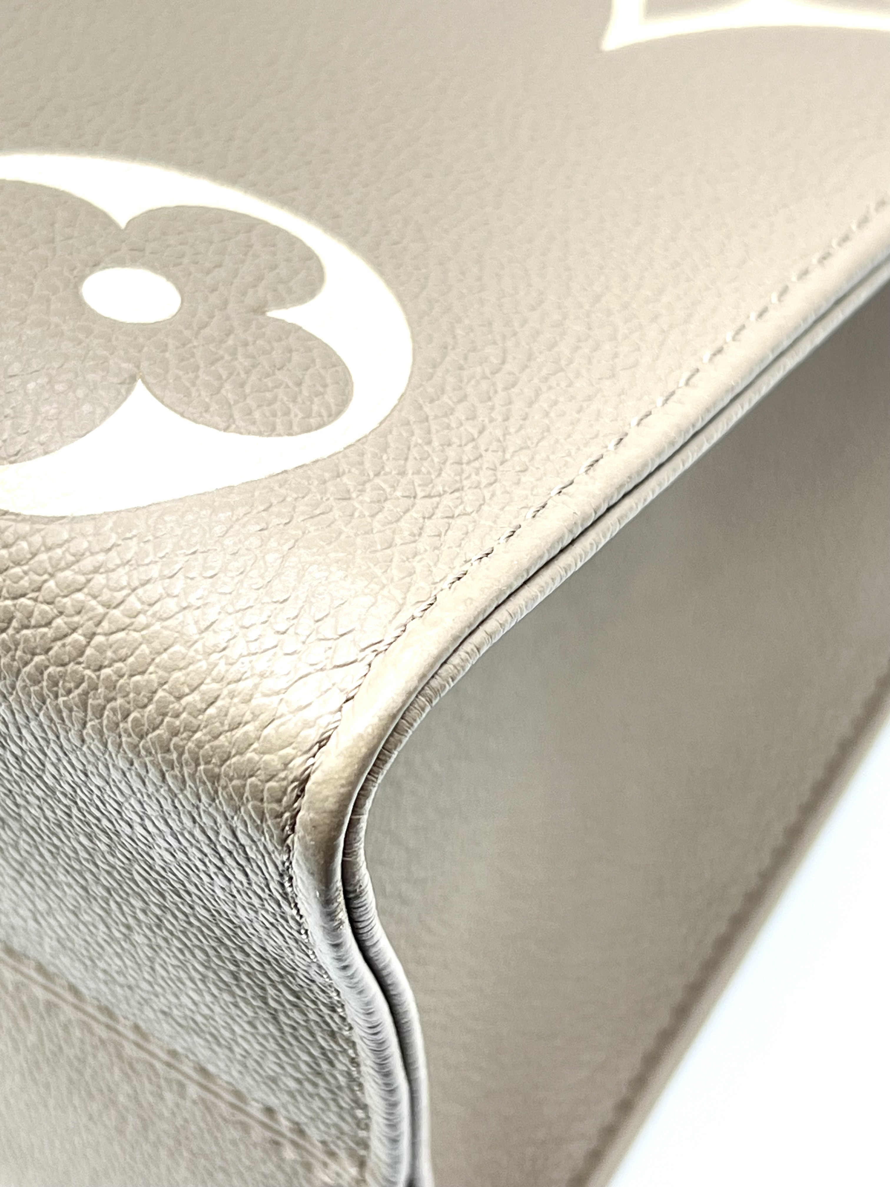 Pre-Owned LV OnTheGo MM / Product Code: 26050701