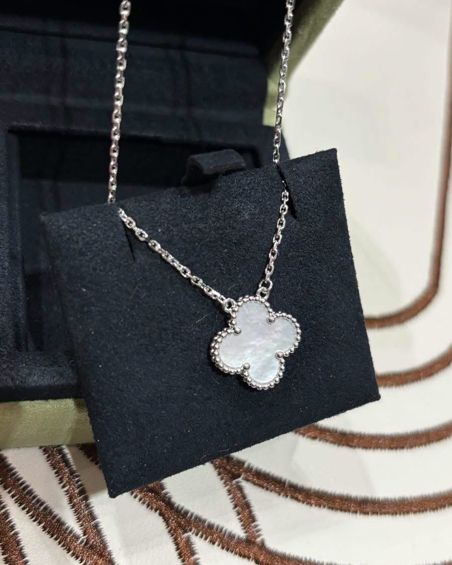 全新 VAN CLEEF & ARPELS VCA Vintage Alhambra吊墜 珍珠母貝白金18K頸鏈  100%Authentic, 全新未使用品✅證書✅Box