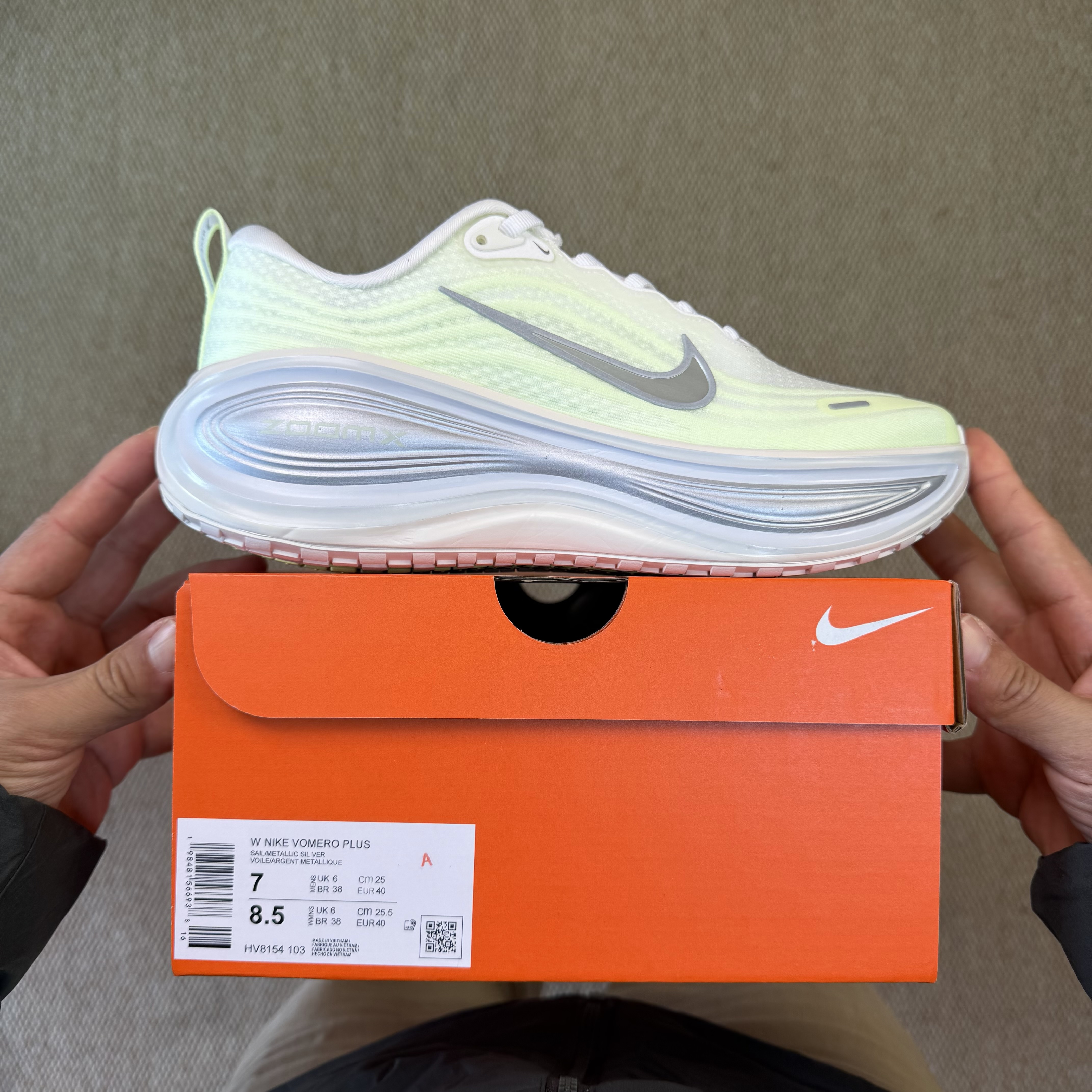 Nike Vomero Plus HV8150-103