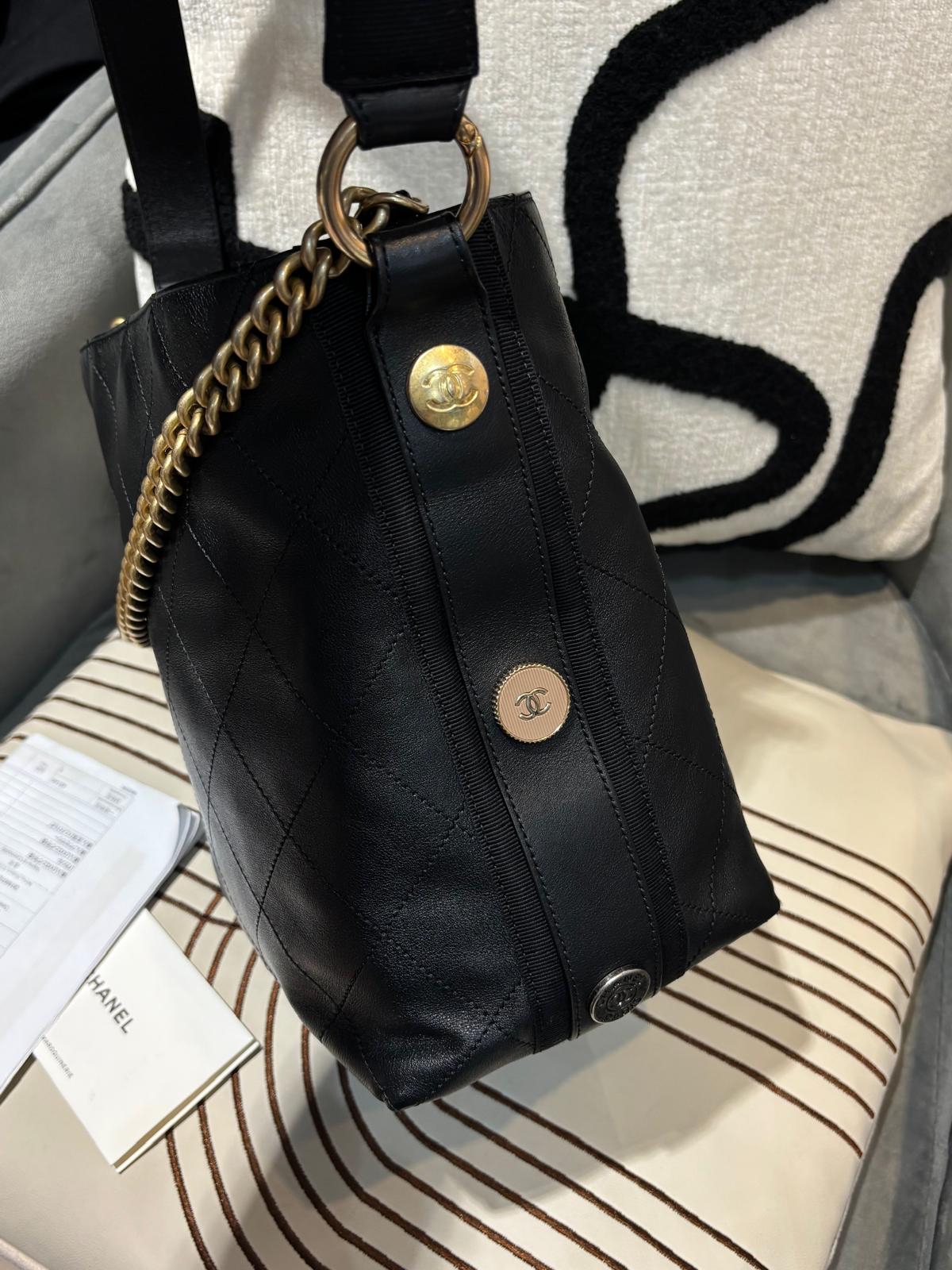 Chanel Button Up Hobo Bucket bag 100%Authentic, 95%New ✅收據✅card ✅dust bag 