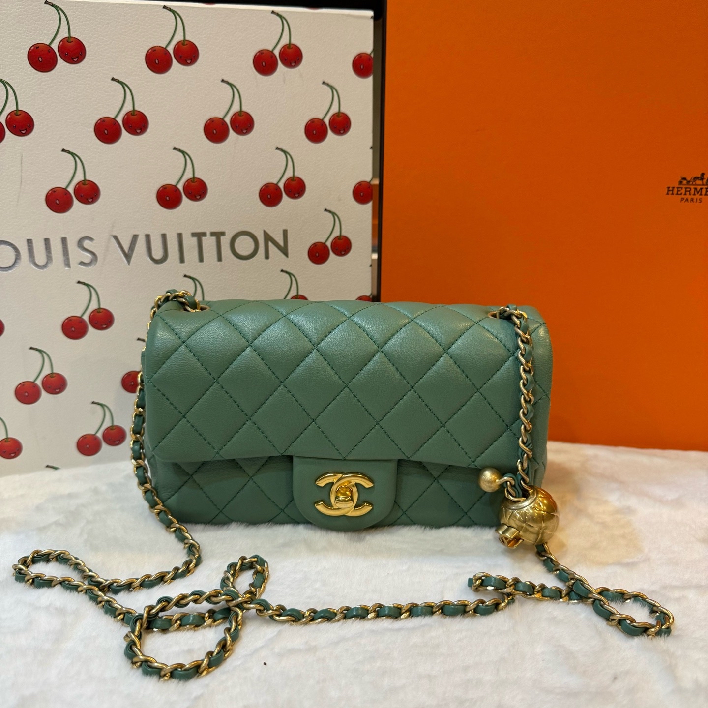 Pre-Owned CHANEL Flag Bag / Product Code: 26042421