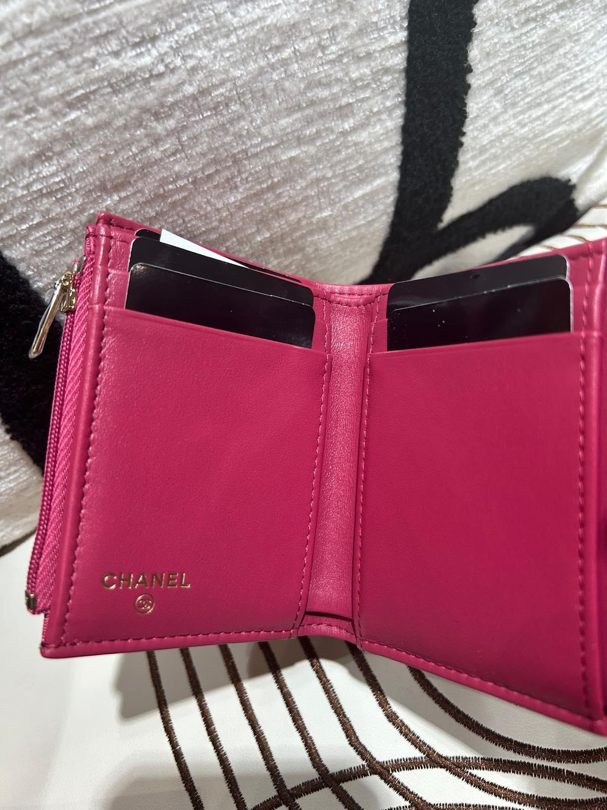 未使用品 Chanel Classic wallet Calfskin 100%Authentic, unused 未使用品 ✅card  ✅dust bag ✅box