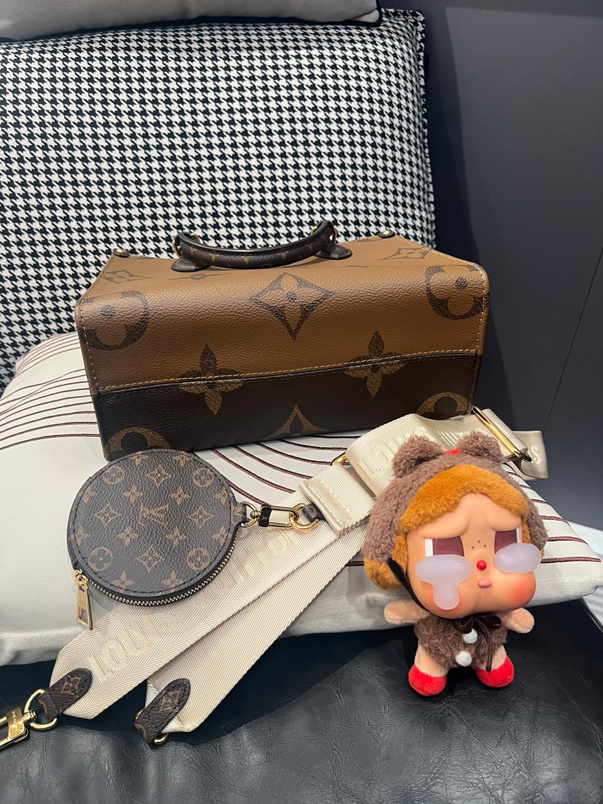 未使用品 Lv On The Go PM M46373 Monogram Reverse 100%Authentic, Unised ✅Coin purse ✅nfc✅dust bag ✅可調節肩帶✅box