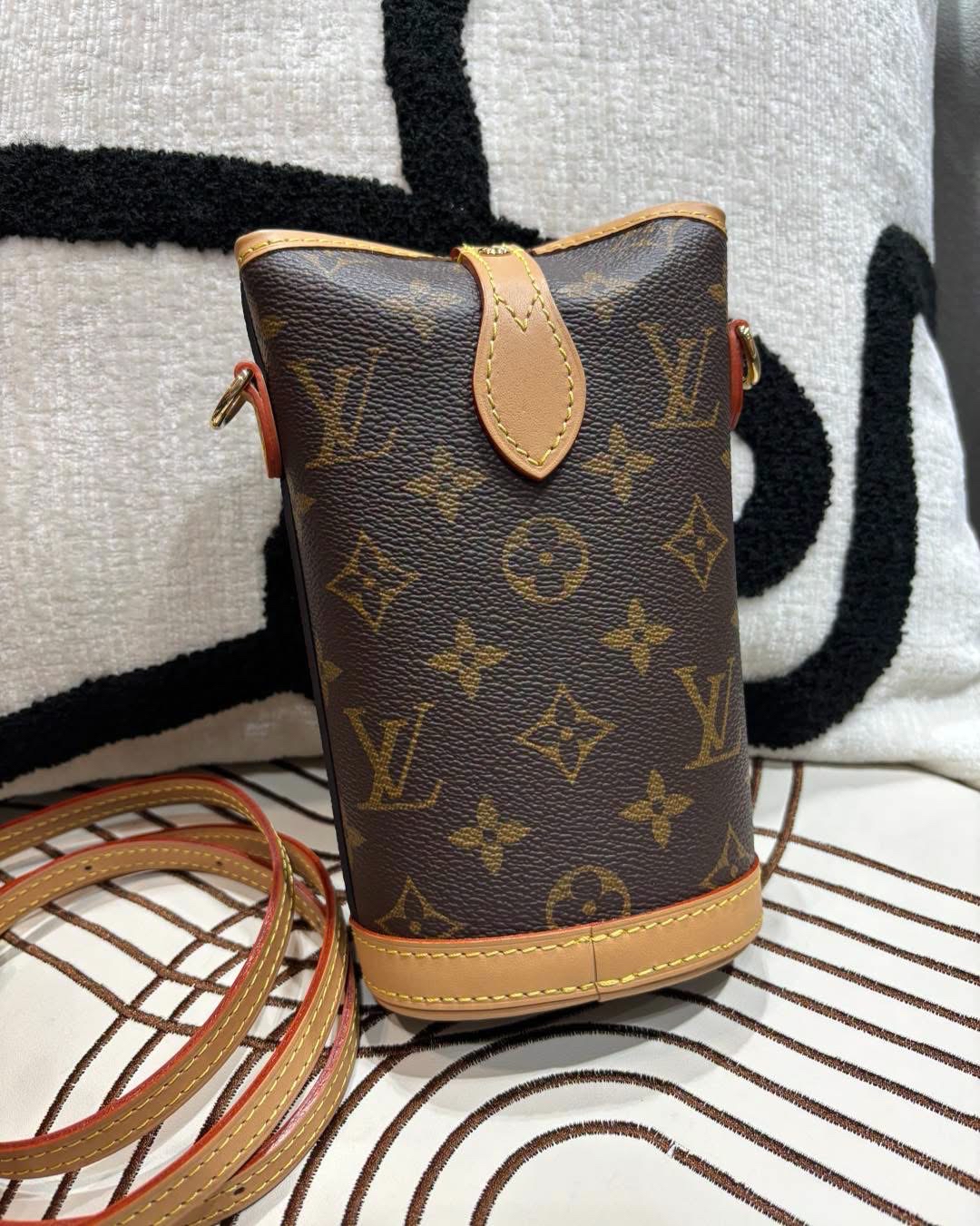 未使用品 LV Fold Me Pouch Shoulder Bag M80874 100%Authentic, Unused未使用品 ✅dust bag