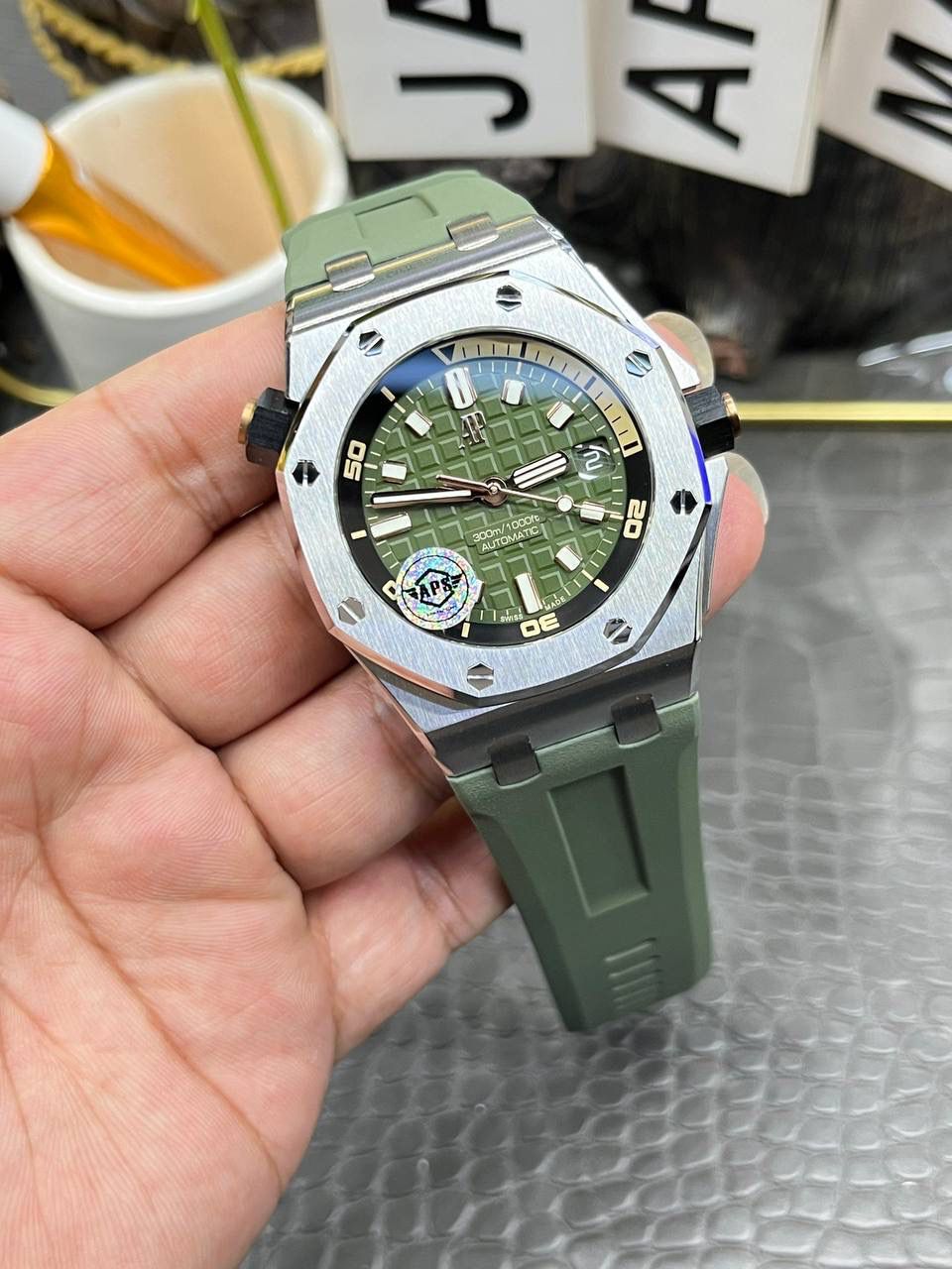 爱彼皇家橡树离岸型系列绿色橡胶表带男士自动机械腕表