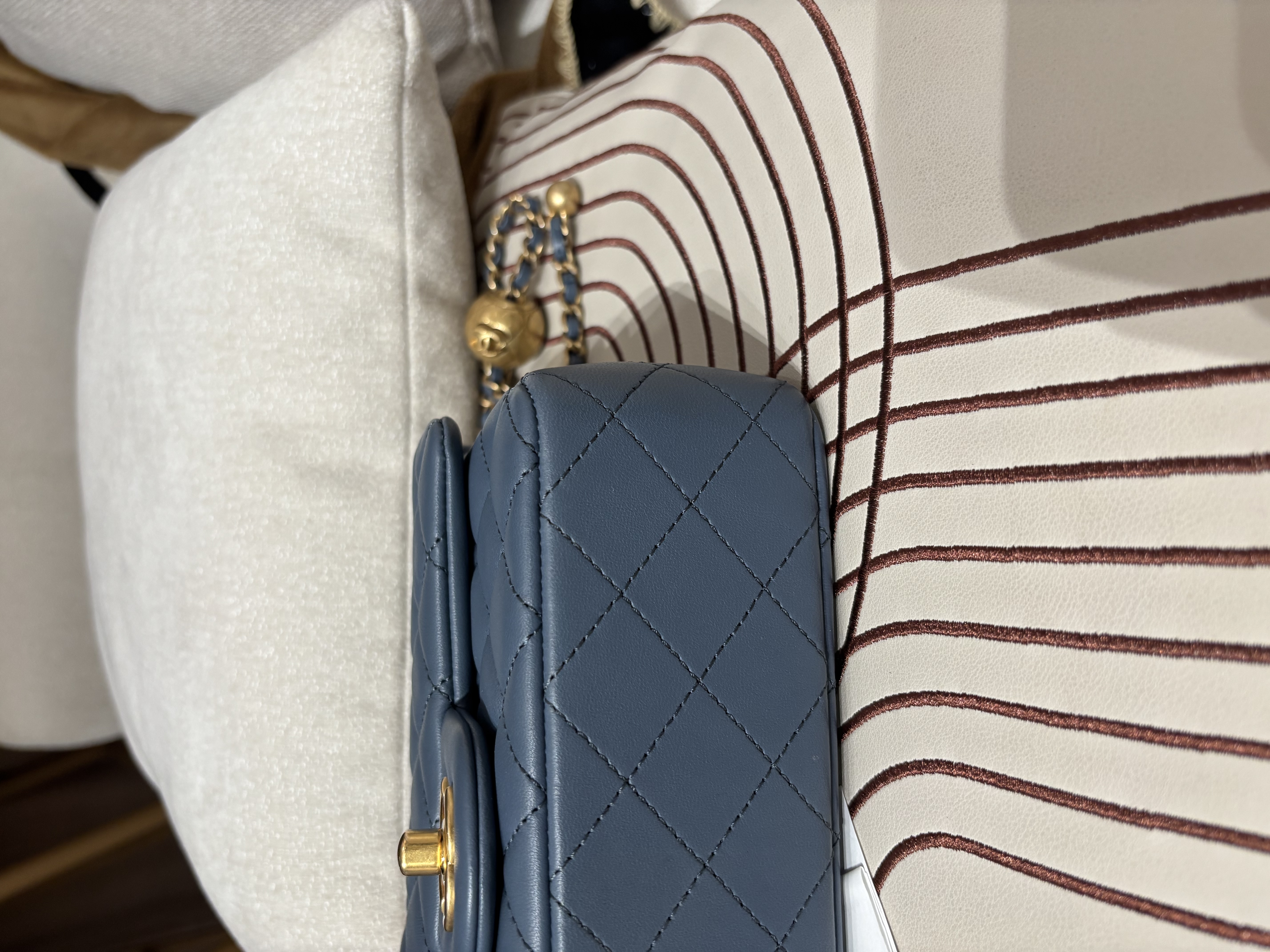 未使用品 Chanel mini flap bag with pearl crush 金球 100%Authentic ,Unused  ✅香港專門店收據✅晶片✅塵袋✅box