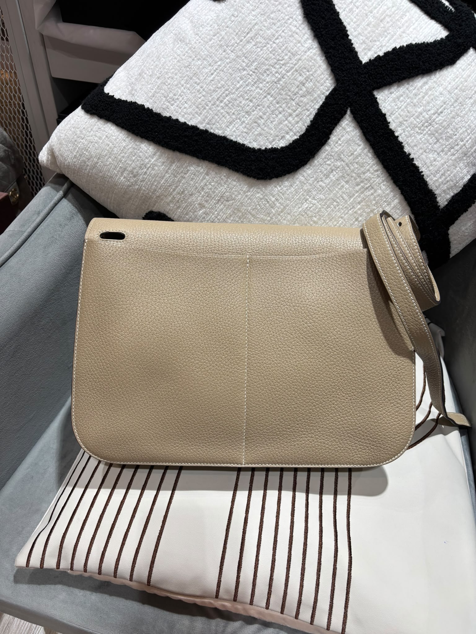 Hermes Halzan 31 Stamp A 風衣灰 100%Authentic, 98%New ✅Dust bag✅Box
