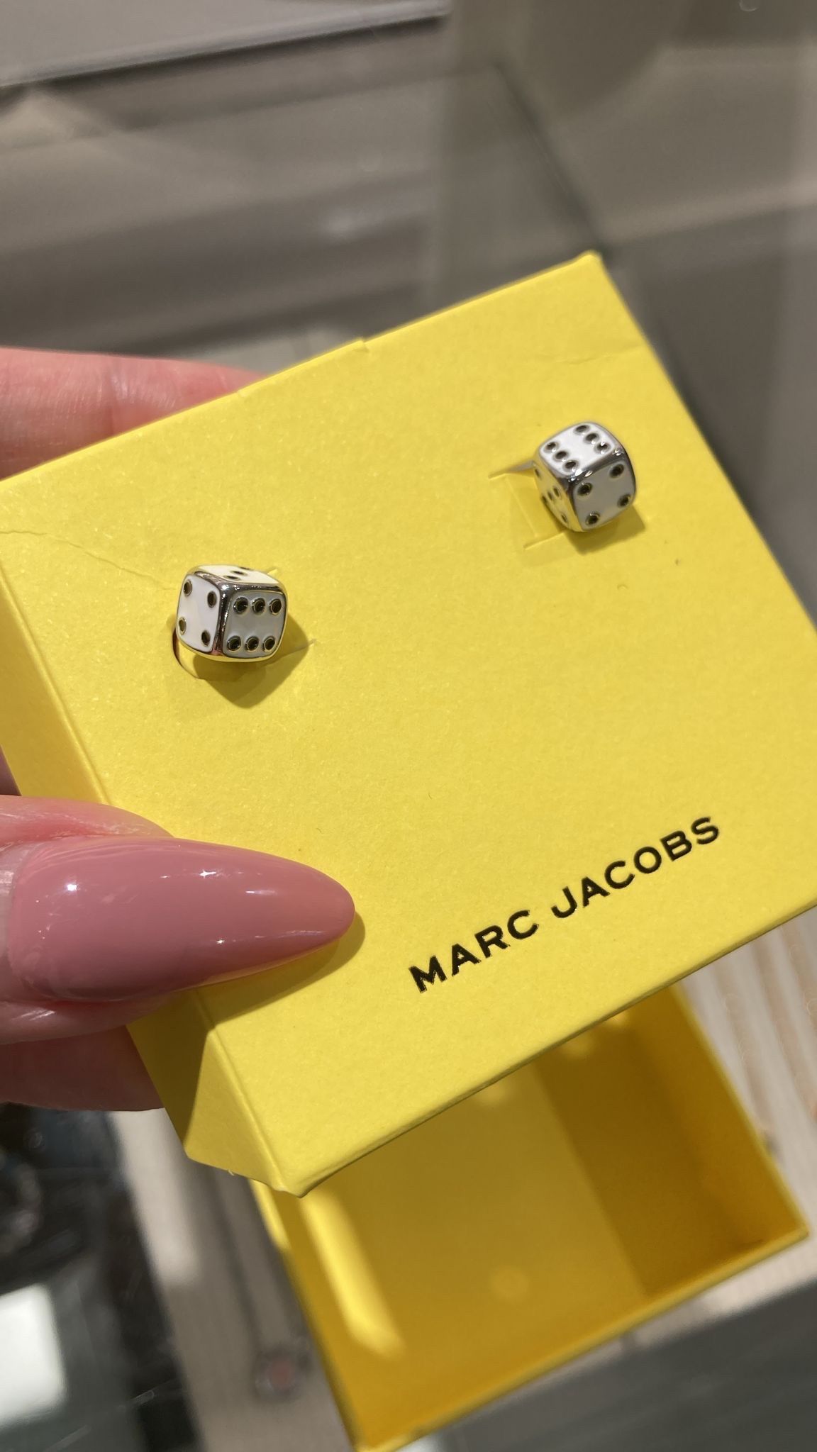 🤩🤩勁別緻嘅Marc Jacobs 骰仔形狀耳環現貨😎😎