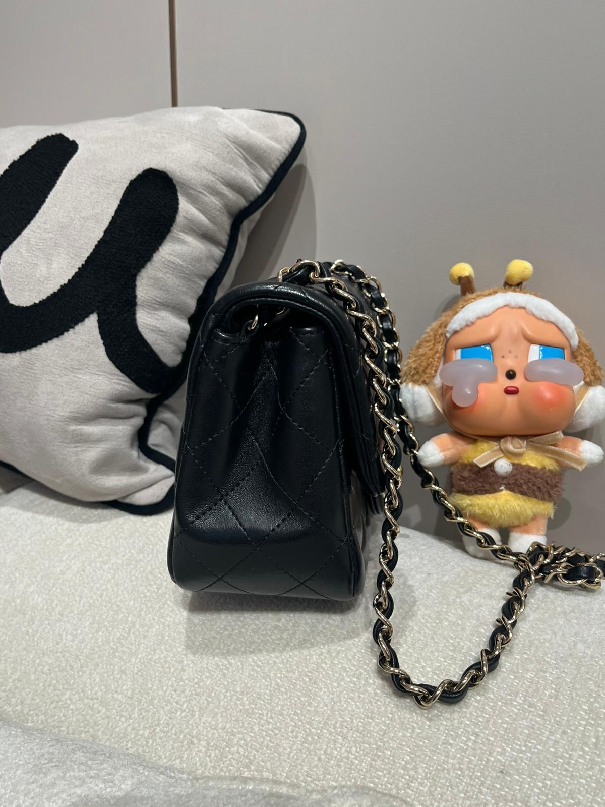 Chanel Mini Classic Flap 方胖子 17cm 黑色羊皮金鏈 100%Authenic, 95%New ✅Card✅Dust bag✅Box