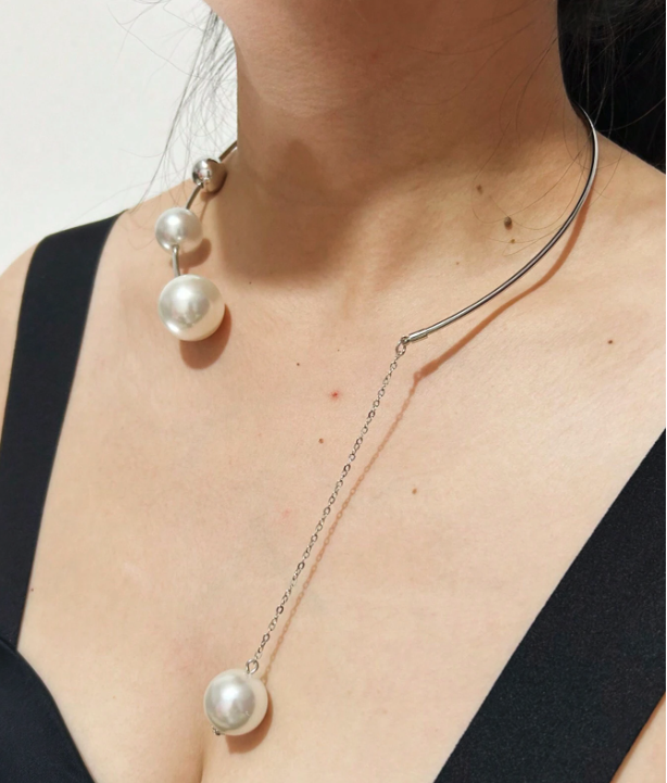 Large Pearl Necklace with Metal Collar