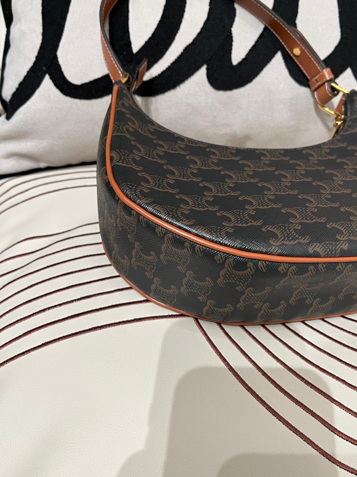 Celine Ava medium hobo 100%Authentic, 95%new