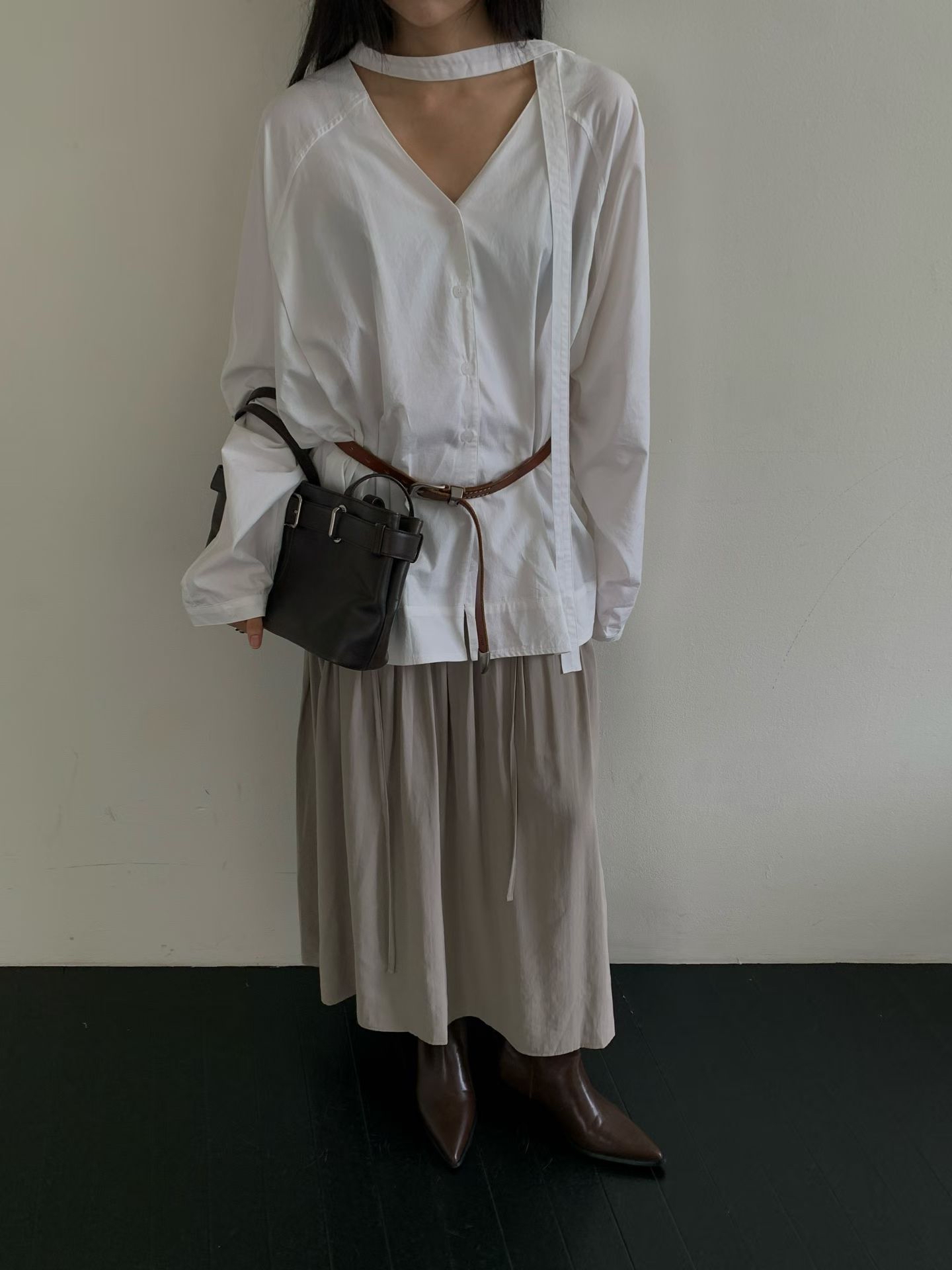 MILAE 女款V領鈕扣長袖襯衫
