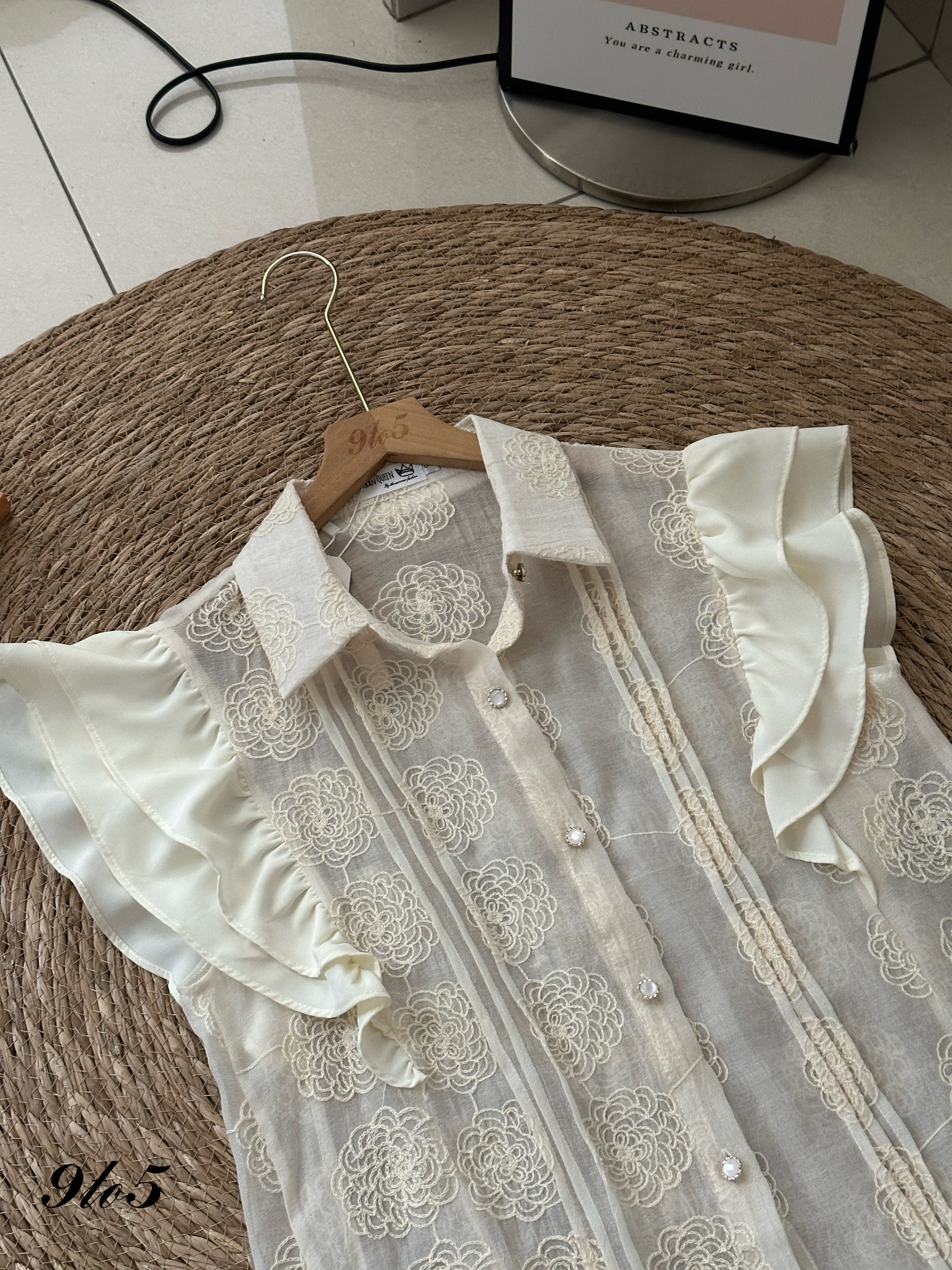 T3967 Ruffle Sleeve Floral Shirt - Cream