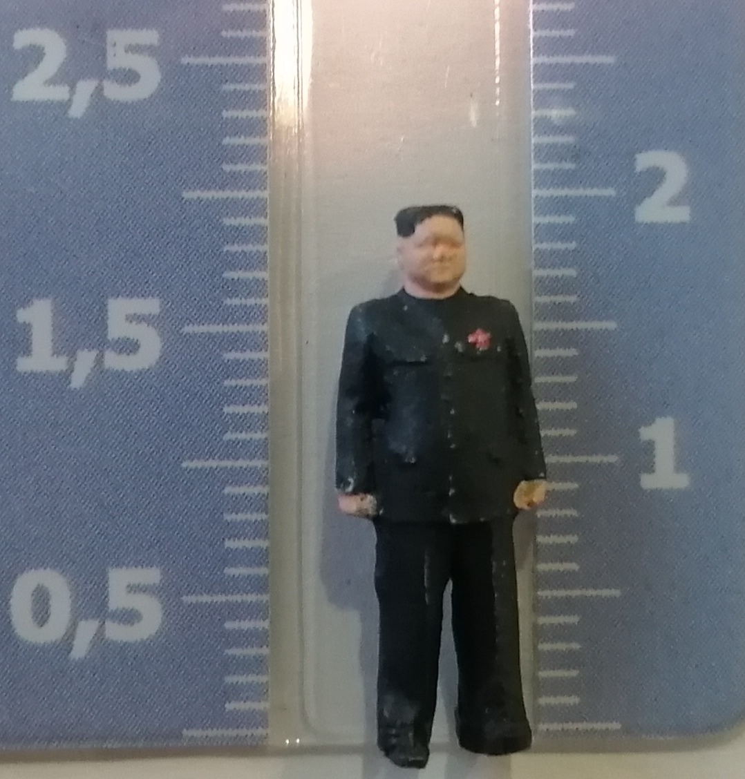 金正恩 North Korean Supreme Leader Kim Jong-un HO-scale in decorated transparent box