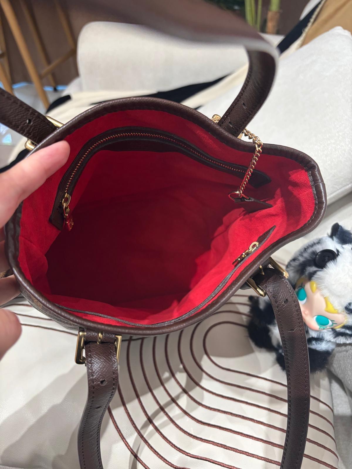 Lv petit bucket with pochette 100%authentic,95%new ✅dust bag 