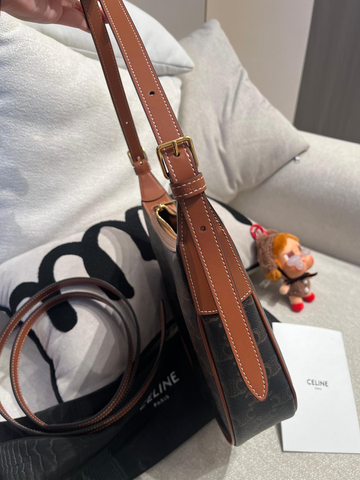 CELINE HELOISE HOBO 100%Authentic,98%new   ✅專門店收據✅2 Strap✅Dust bag 